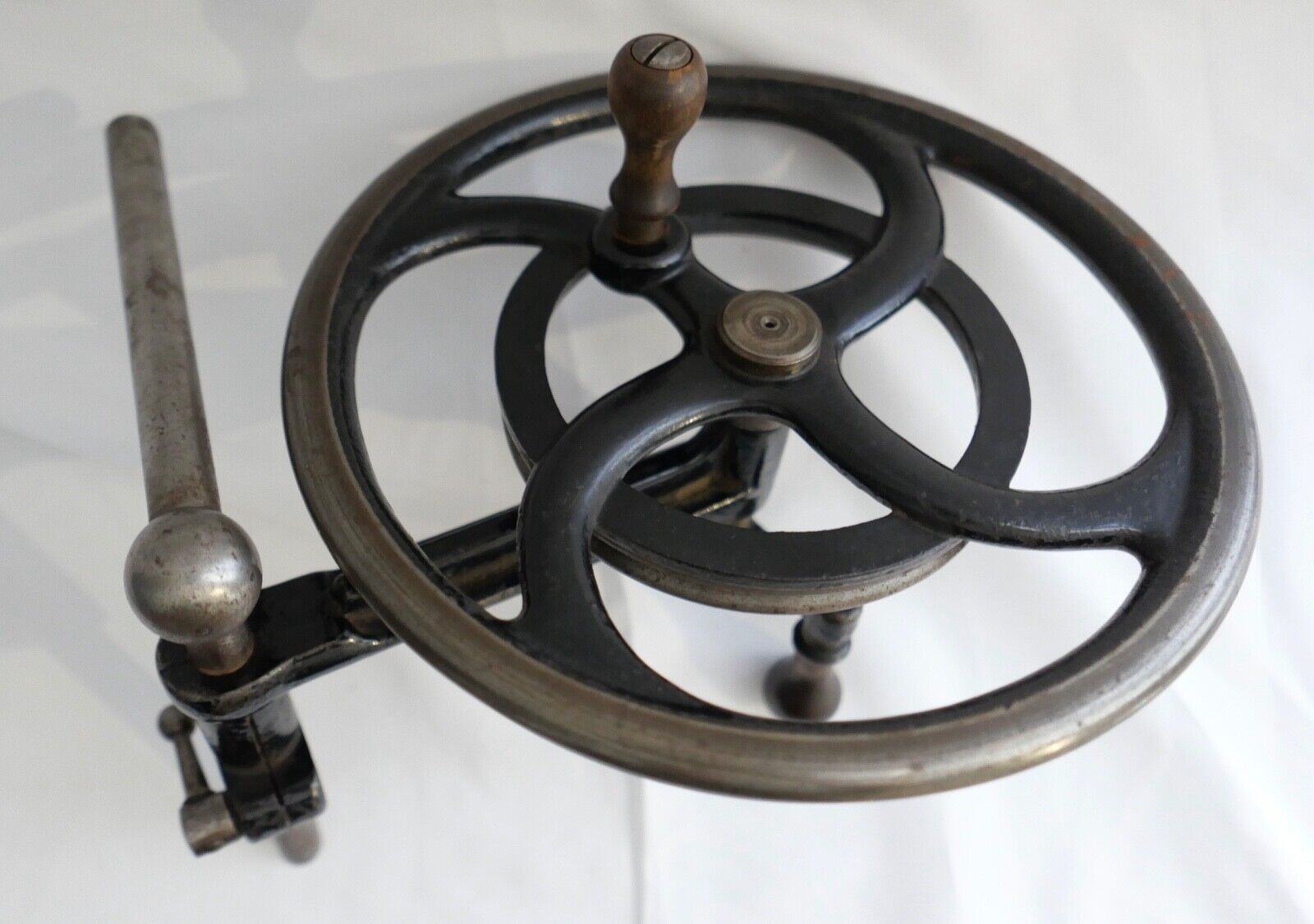Altes Handrad für Uhrmacherdrehbank Schwungrad Drehstuhl Ø 21 cm - Antikhandel-Stuttgart