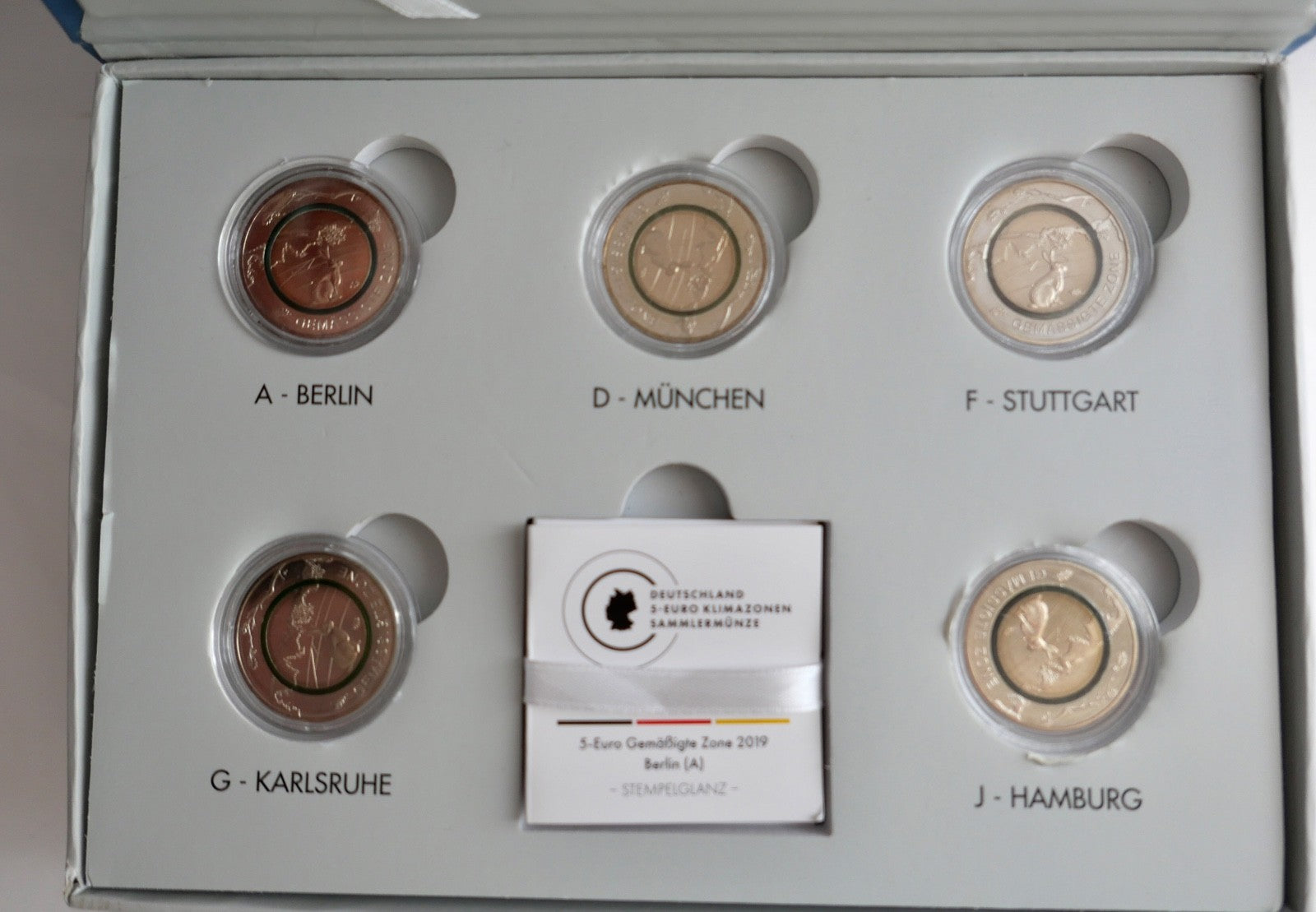 5x 5 Euro Sondermünzen mit Polymerring beleuchteter Box BRD 2019 Gemässigte Zone