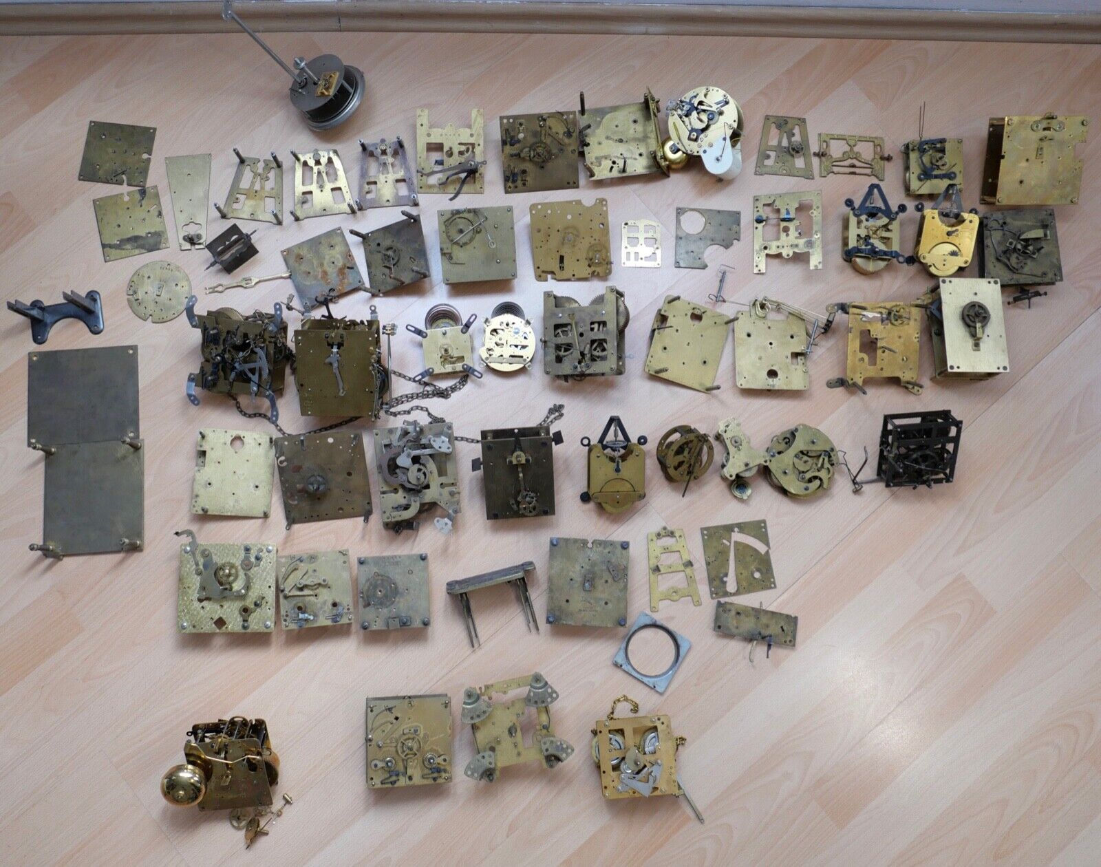 KOVOLUT Posten Ersatzteile Uhrwerke JUNGHANS LFS CW Standuhren Schilduhr Glocke - Antikhandel-Stuttgart