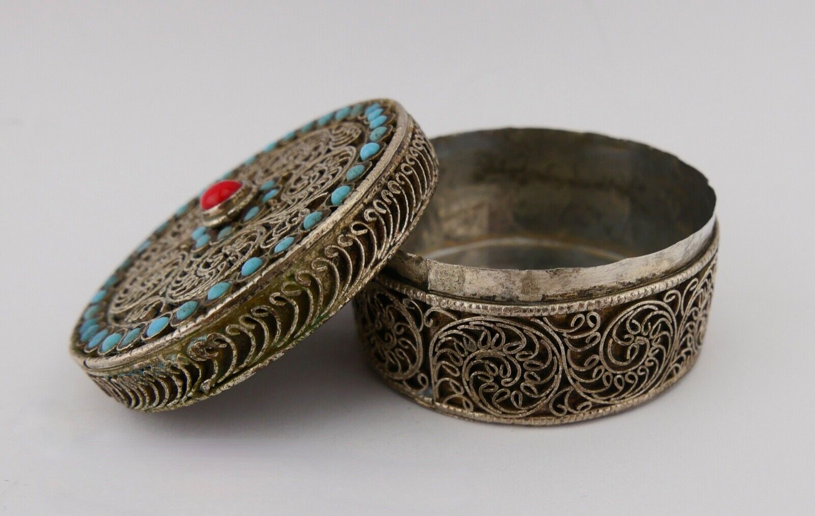 Antike Filigrane Pillendose Dose mit Türkis Ø 50mm Neusilber um 1900 - Antikhandel-Stuttgart