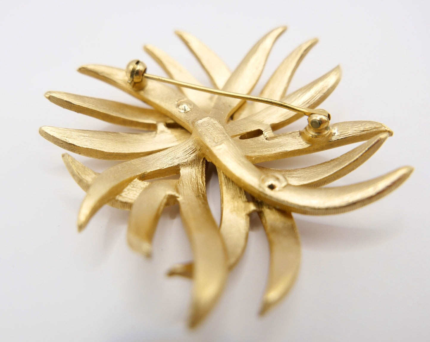 große TRIFARI Designer Blatt Brosche Damen vergoldet Floral 56mm