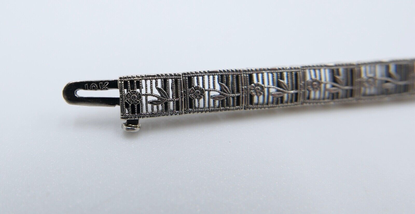 20er Floral Filigranes Damen Armband 10K Weißgold PHILADELPHIA Diamant & Saphir - Antikhandel-Stuttgart