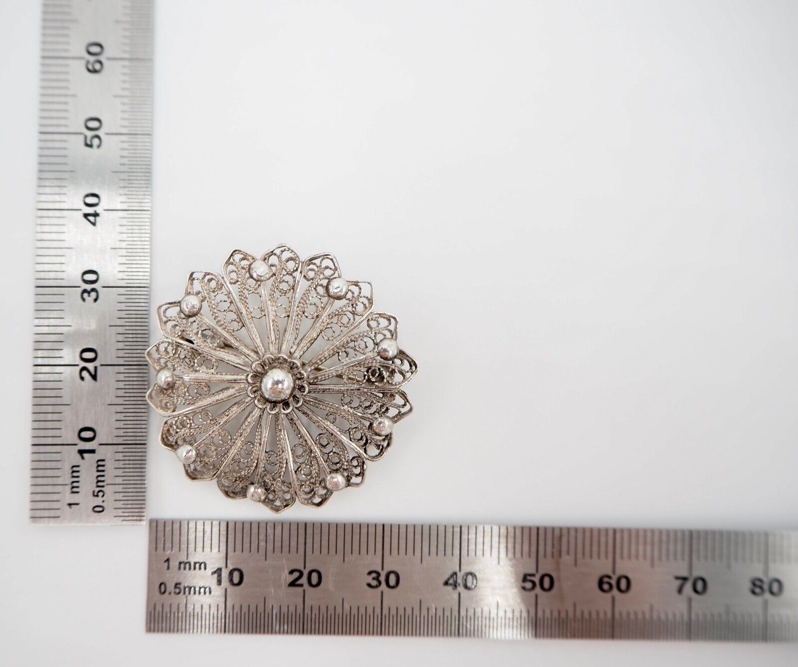 alte filigrane florale Brosche mit Silber Perlen Kugeln Feinsilber Silber 1000 - Antikhandel-Stuttgart