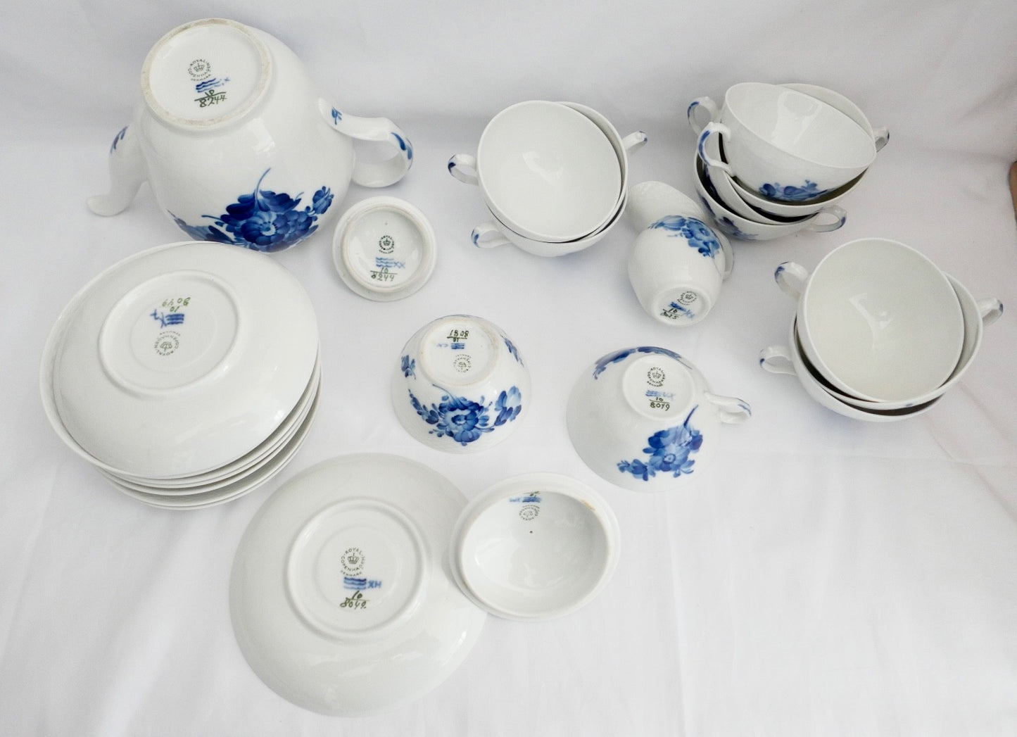 23 Tlg ROYAL COPENHAGEN " Blaue Blume " Tee Service Porzellan Teller Tassen