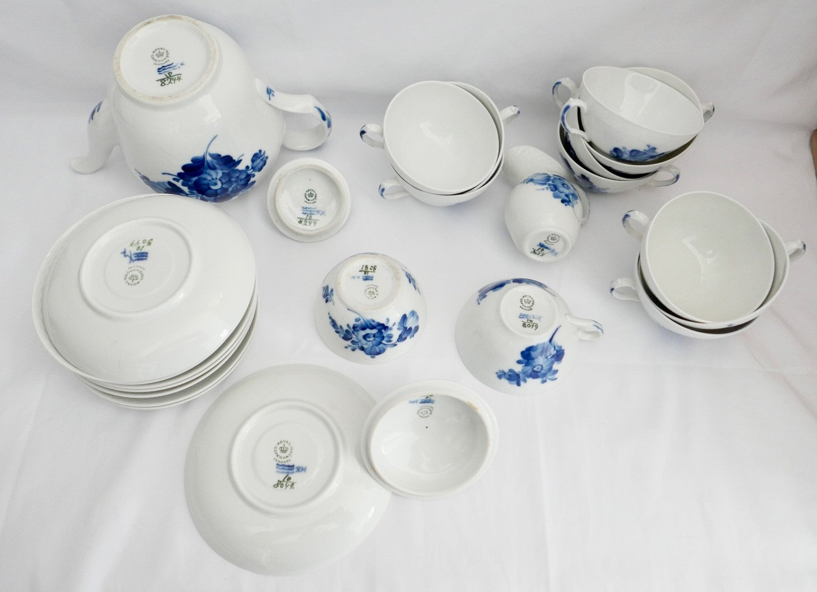 23 Tlg ROYAL COPENHAGEN " Blaue Blume " Tee Service Porzellan Teller Tassen