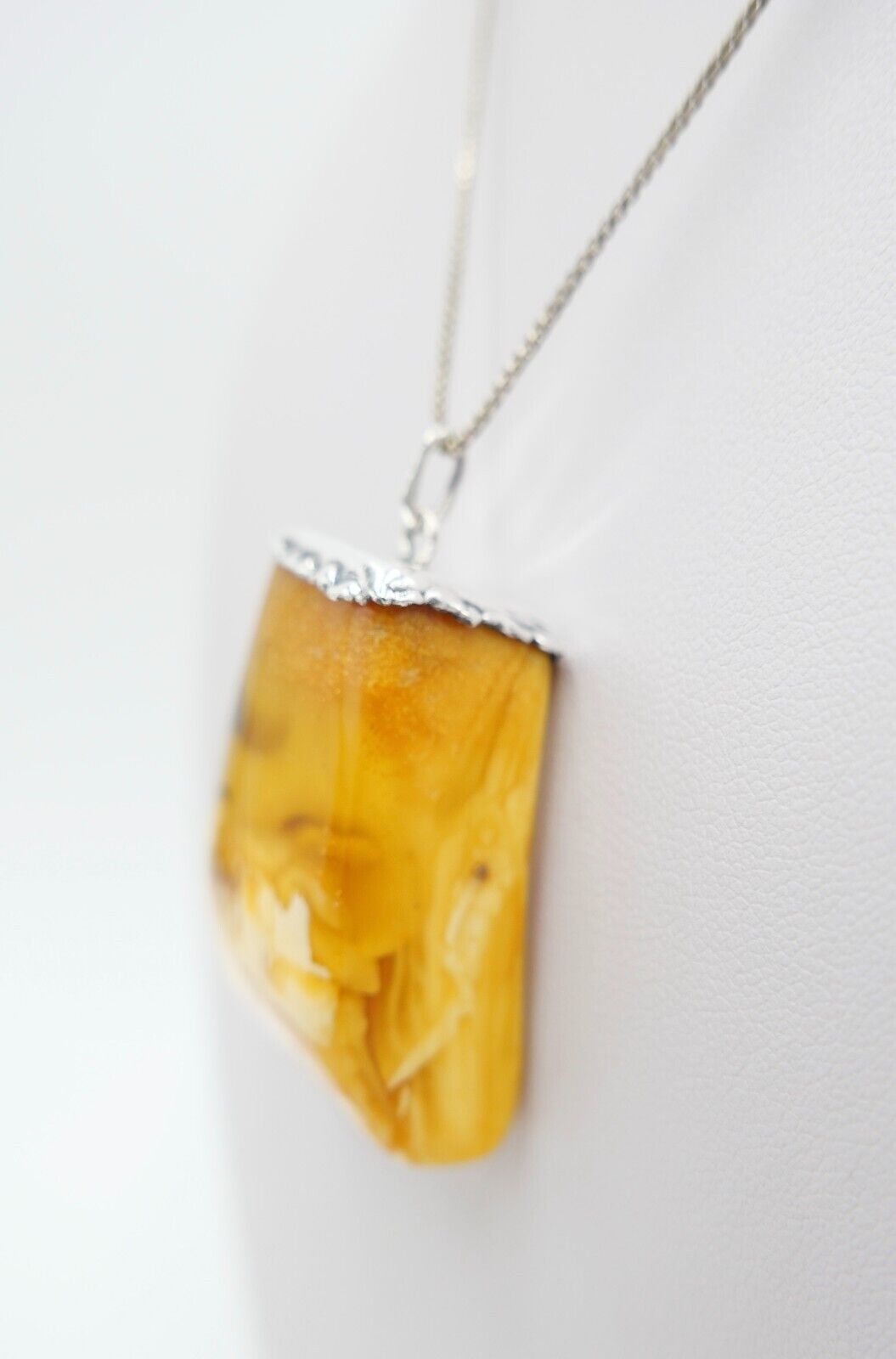 Alter Bernstein Anhänger mit Silbermontur butterscotch Silber - Antikhandel-Stuttgart