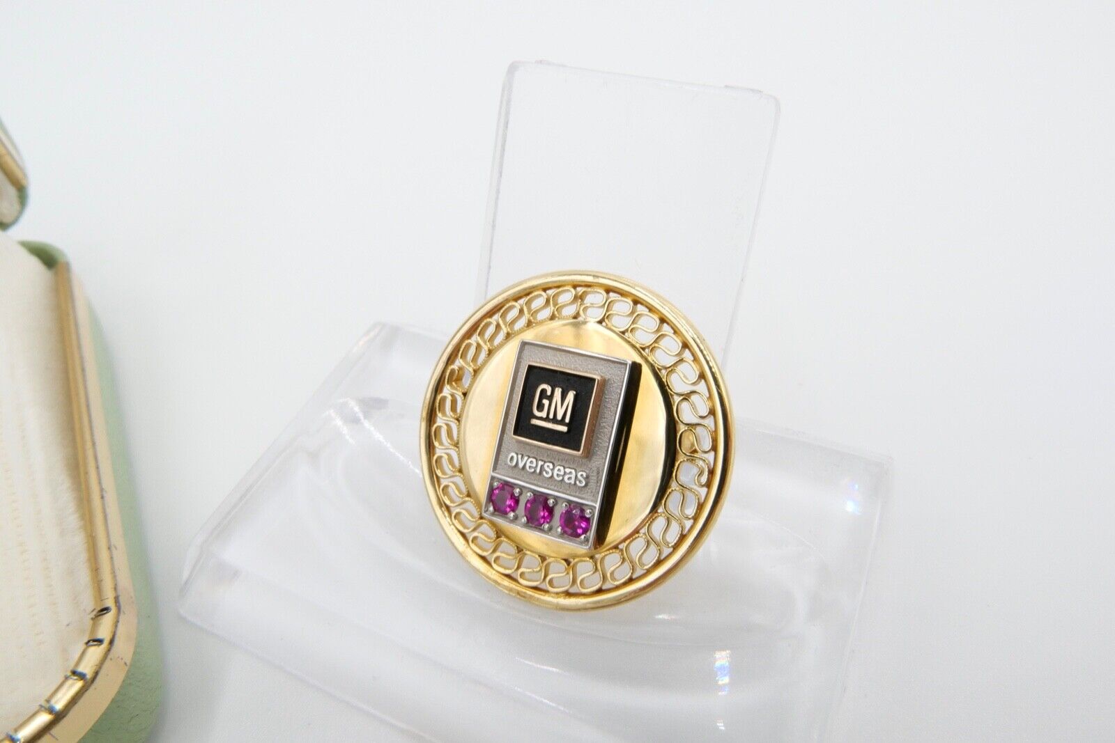 GM Generalmotors Pin Brosche in Etui Overseas vergoldet 20 / 12K G.F. - Antikhandel-Stuttgart