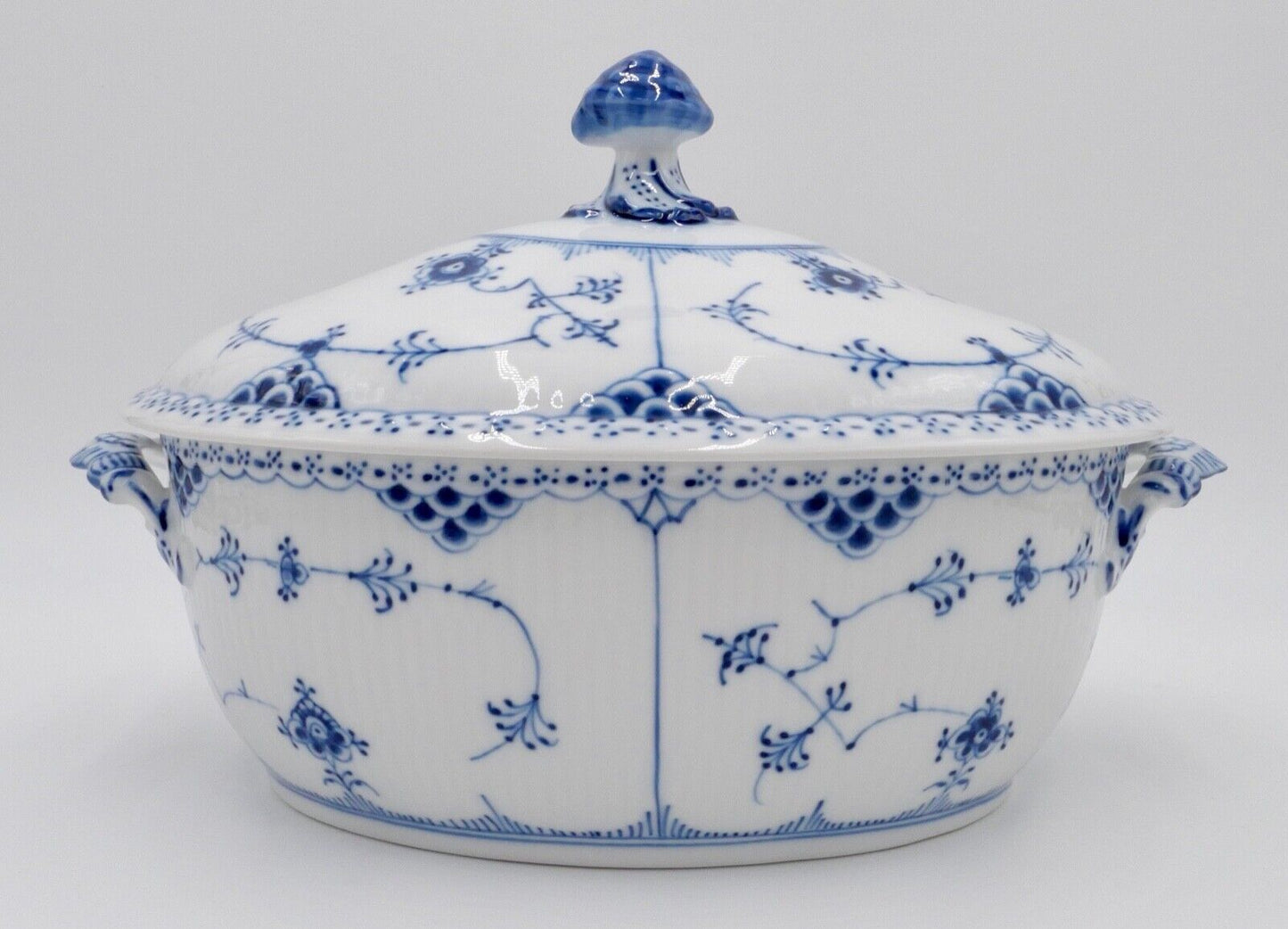 Royal Copenhagen 1. Wahl Suppenterrine Nr. 595-1109 Musselmalet halbspitze - Antikhandel-Stuttgart