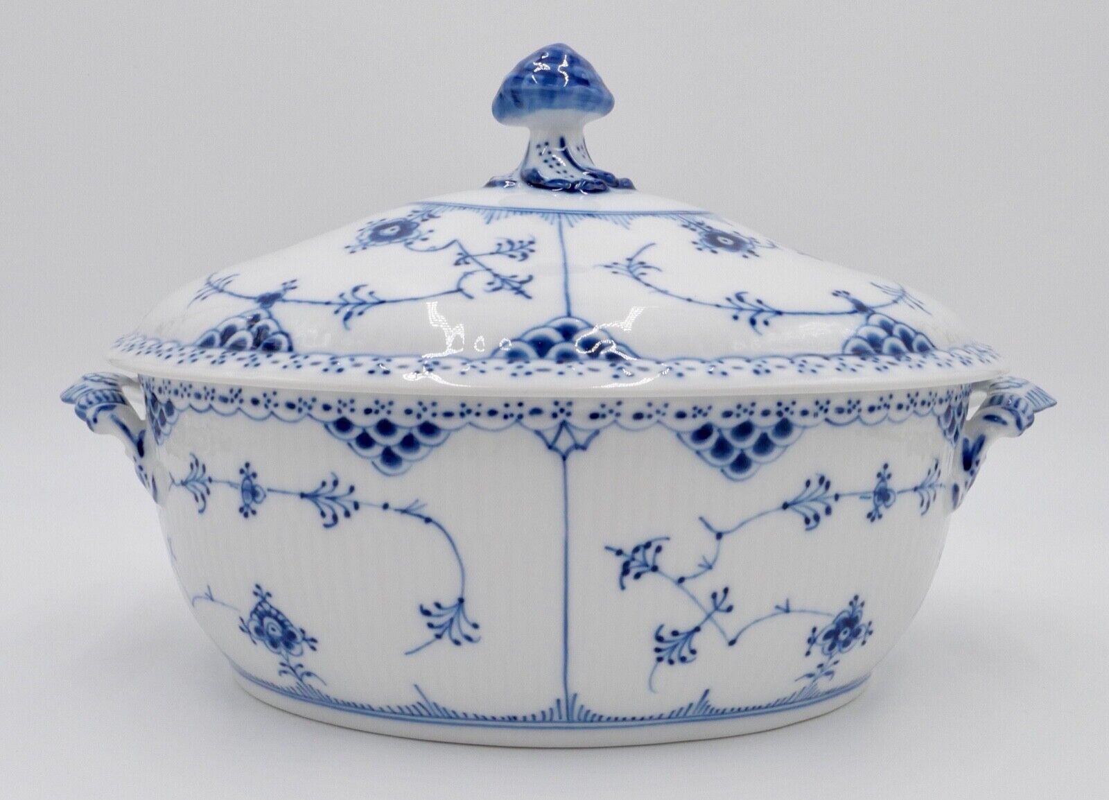 Royal Copenhagen 1. Wahl Suppenterrine Nr. 595-1109 Musselmalet halbspitze - Antikhandel-Stuttgart