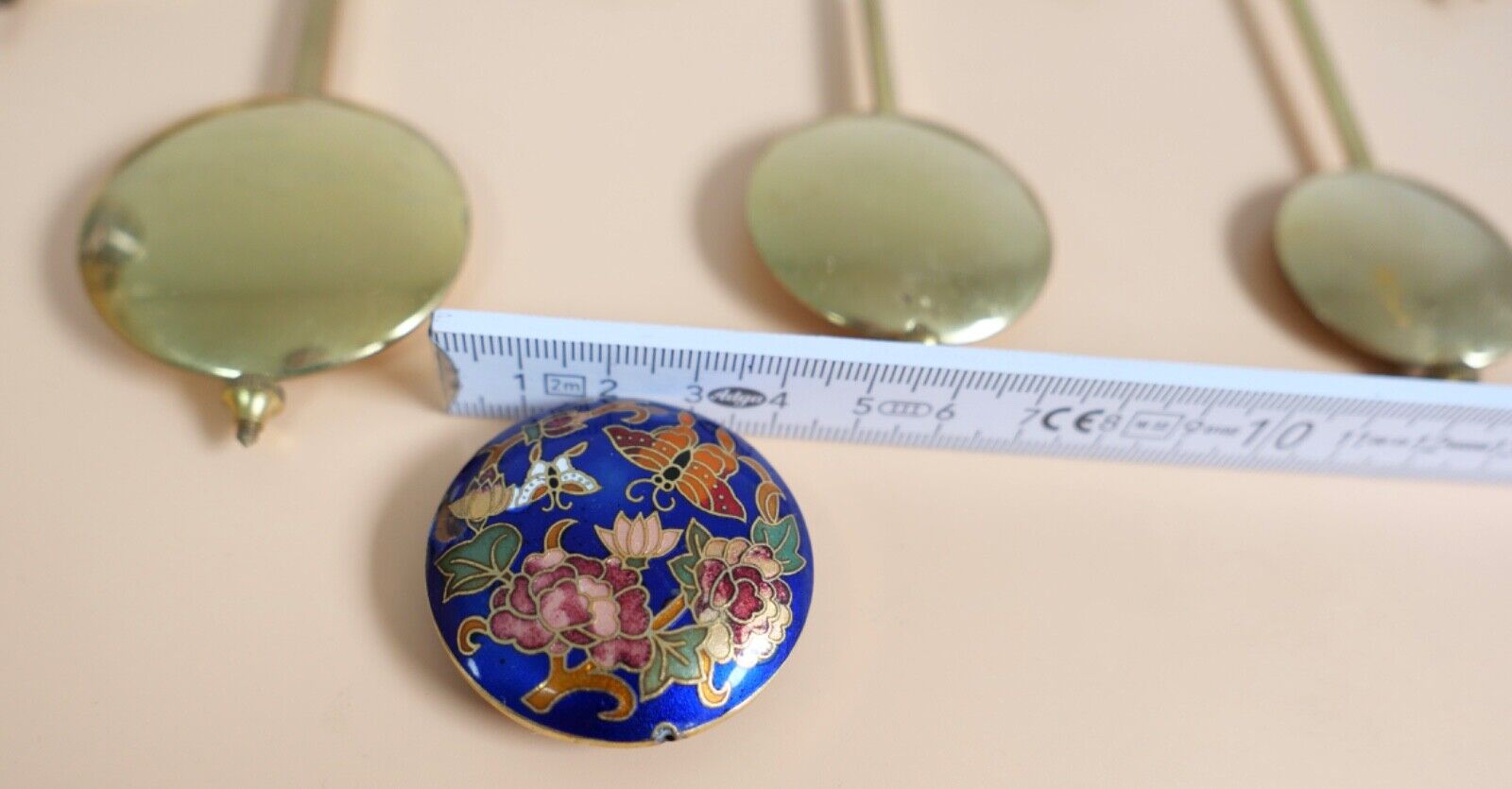 KONVOLUT Posten Ersatzteile alte & antike Pendel Pendellinsen Messing Wanduhr - Antikhandel-Stuttgart