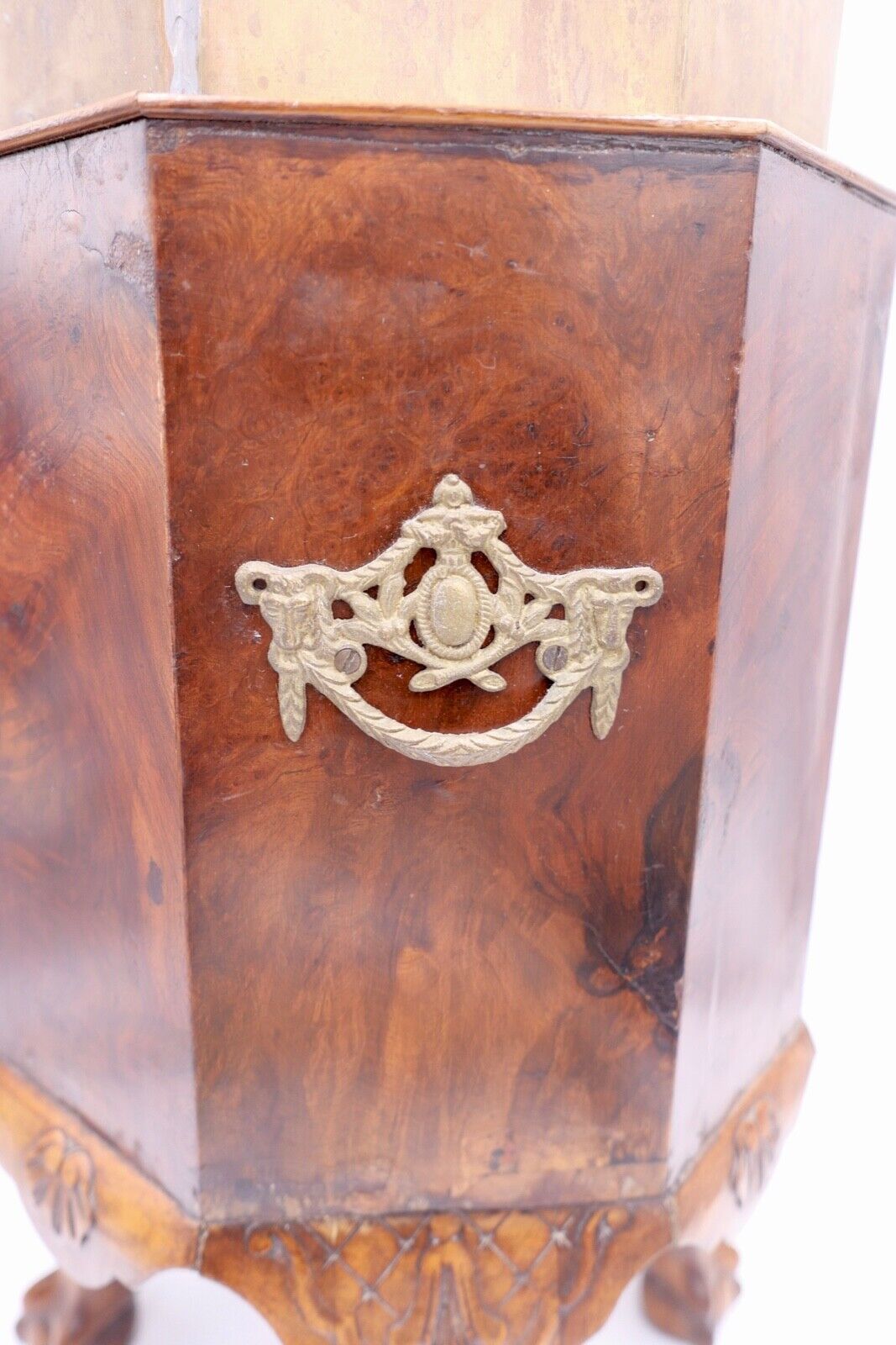 antik englischer Chippendale Jardinire Blumentopf Kupfer Tatzen Nussbaumholz - Antikhandel-Stuttgart