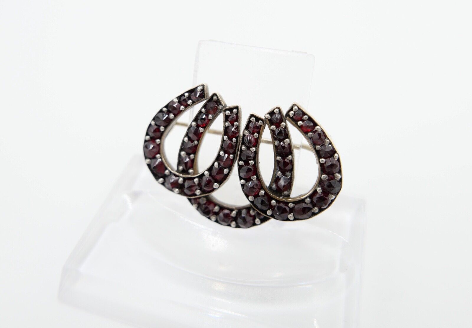 Brosche um 1900 Silber vergoldet Granat Hufeisen - Antikhandel-Stuttgart