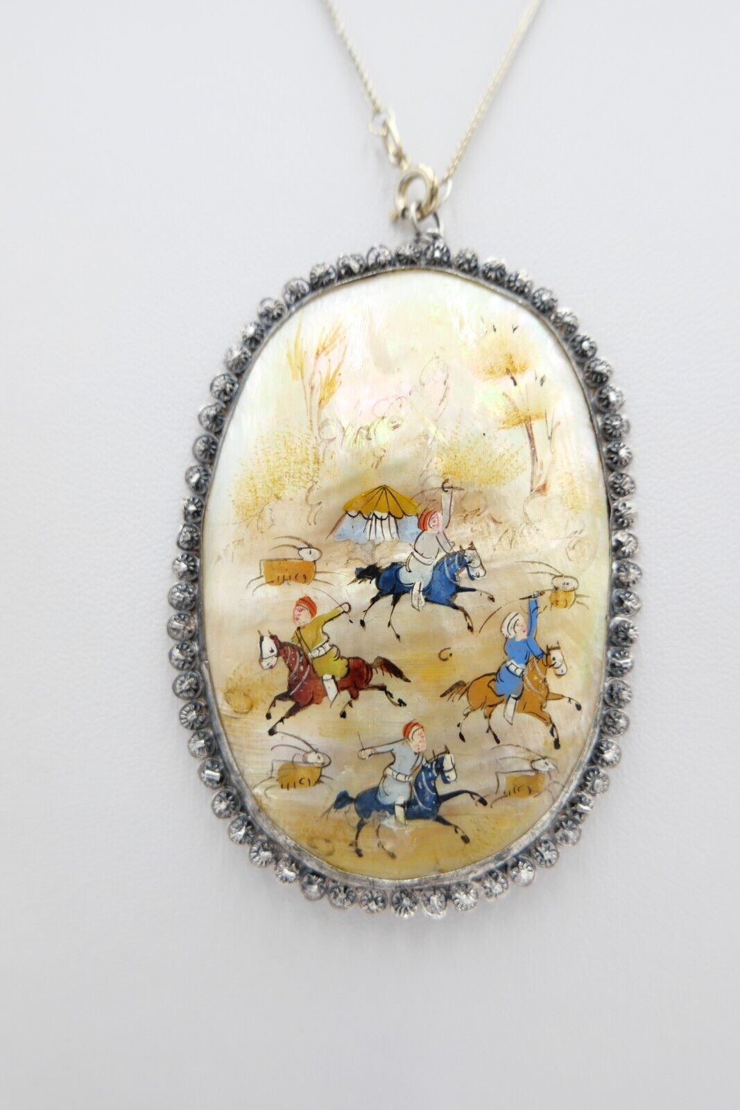 Großer Antiker Perlmutt Silber Anhänger Persisch - Orient Kampfszene um 1900 - Antikhandel-Stuttgart