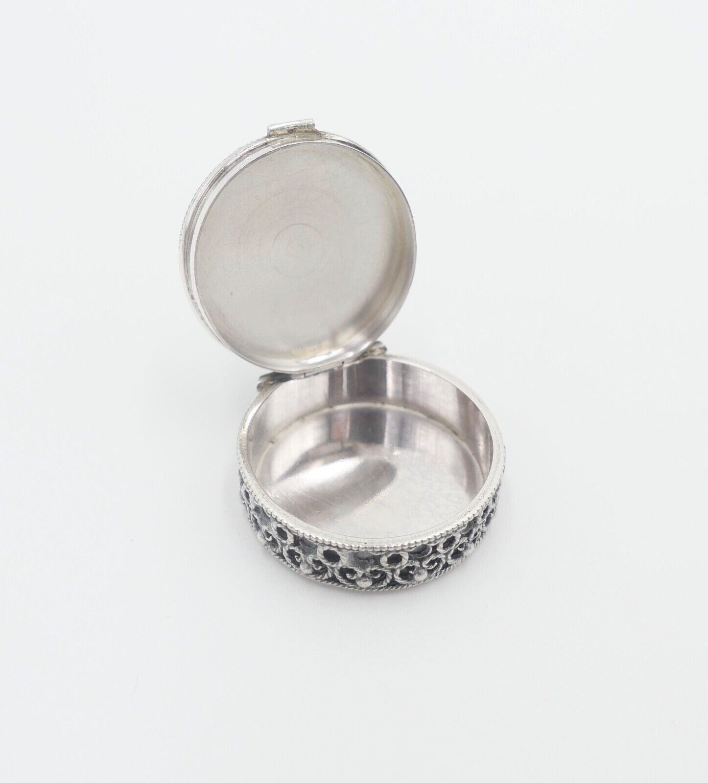 30er Jahre filigrane Silber Dose pillenröschen 835 Silber - Antikhandel-Stuttgart