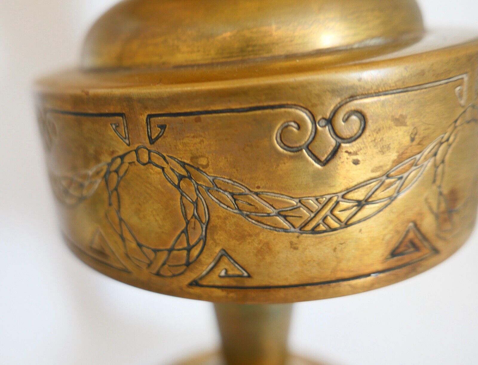 Alte Messing Petroleumlampe 1910-1920 mit Glasschirm Tischlampe Flügelrad - Antikhandel-Stuttgart