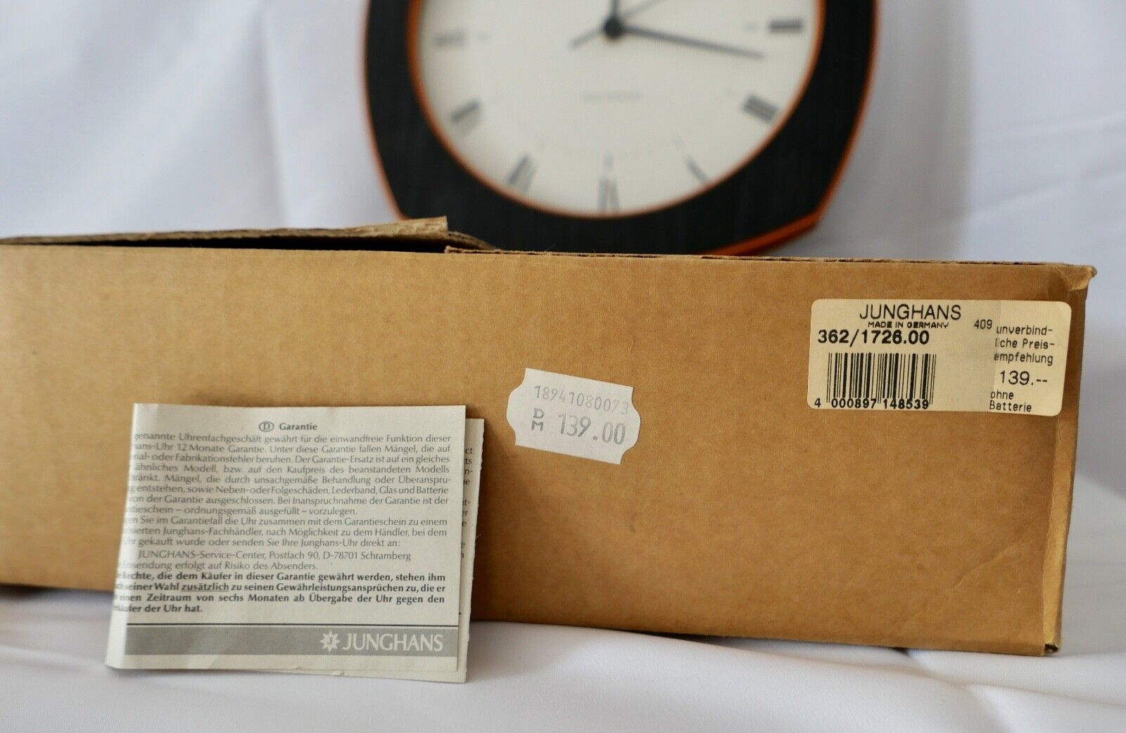 1990er Jahre Junghans MEGA Radio Controlled Wanduhr Ausstellungsstück OVP - Antikhandel-Stuttgart