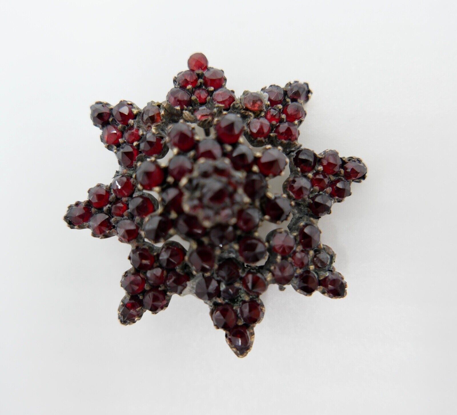 Antike Stern Granat Brosche um 1860 Tombak vergoldet Ø38mm Böhmischer Granat - Antikhandel-Stuttgart