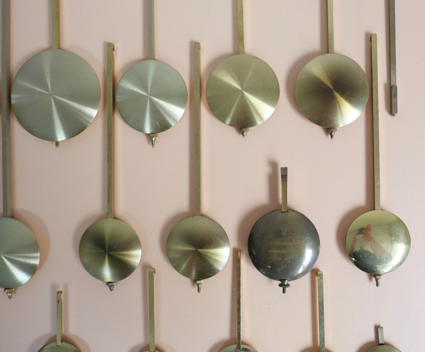 KONVOLUT Posten Ersatzteile alte & antike Pendel Pendellinsen Messing Wanduhr - Antikhandel-Stuttgart