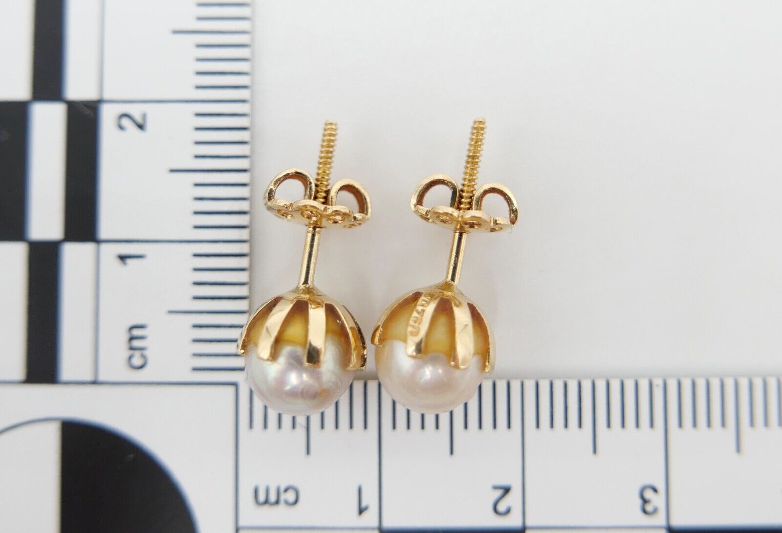 1980er Gelbgold Perlen Ohrringe Ohrstecker 750 18K Schraubverschluss Ø 7,5 mm - Antikhandel-Stuttgart