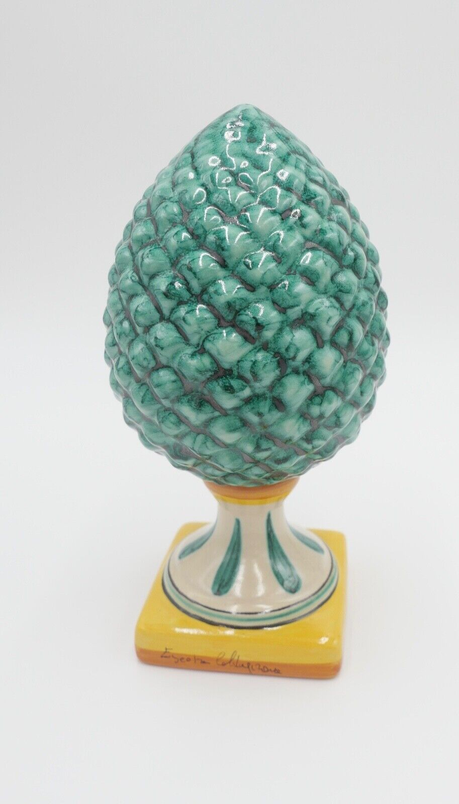 Keramik handbemalt 21 cm Pinienzapfen aus Sizilien / Syrakus 2003 signiert - Antikhandel-Stuttgart