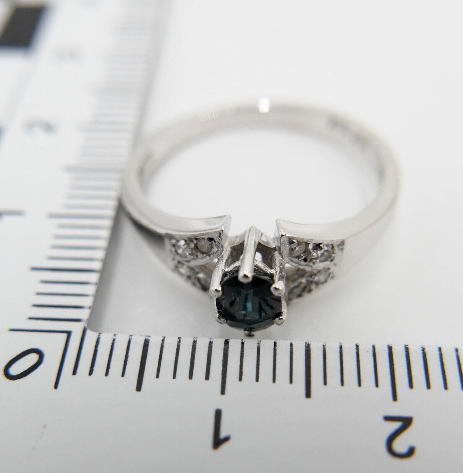 0,61 Ctw Eleganter 585 14K Entourage Weißgold Brillant - Saphir Ring Gr. 56 - Antikhandel-Stuttgart