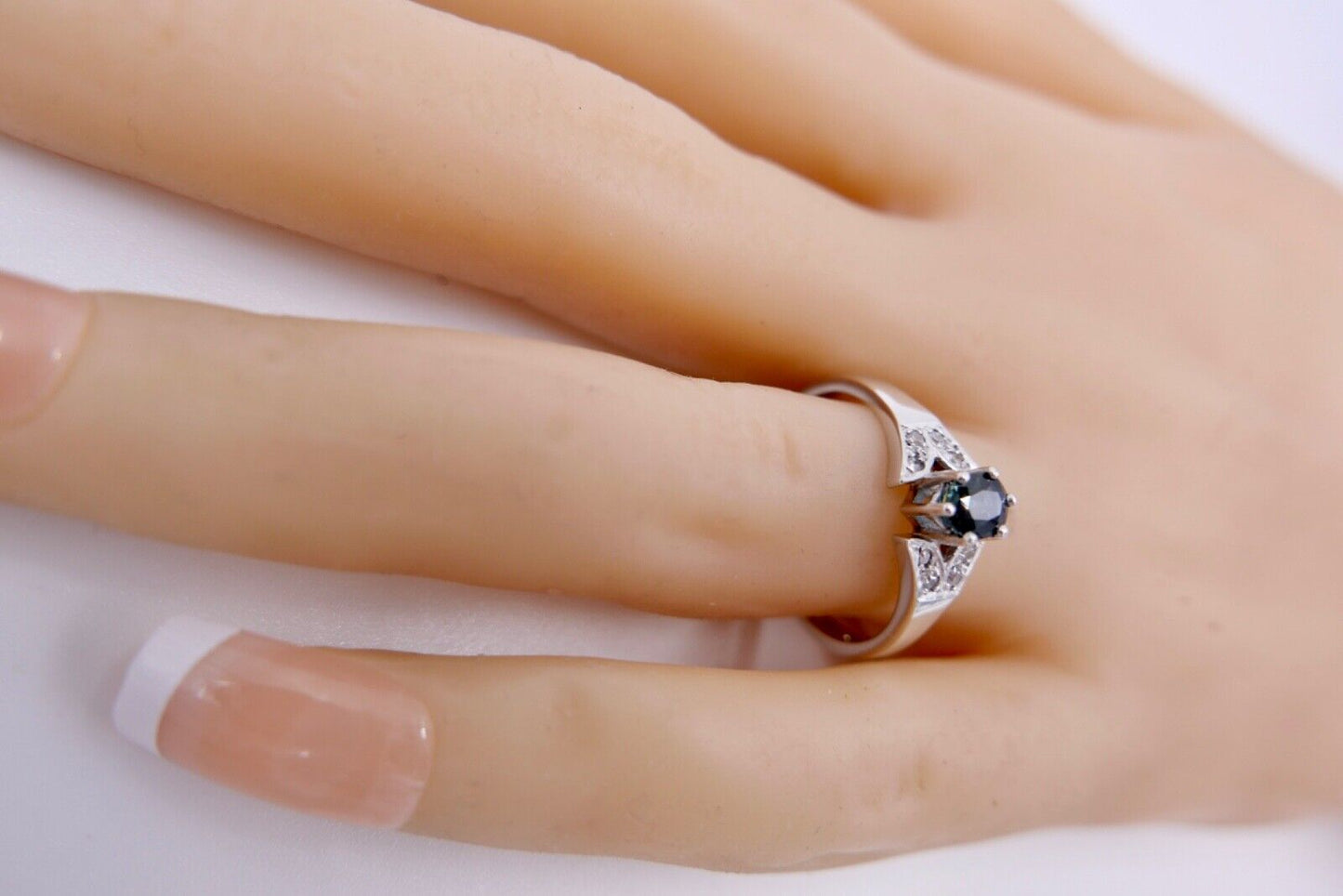 0,61 Ctw Eleganter 585 14K Entourage Weißgold Brillant - Saphir Ring Gr. 56 - Antikhandel-Stuttgart