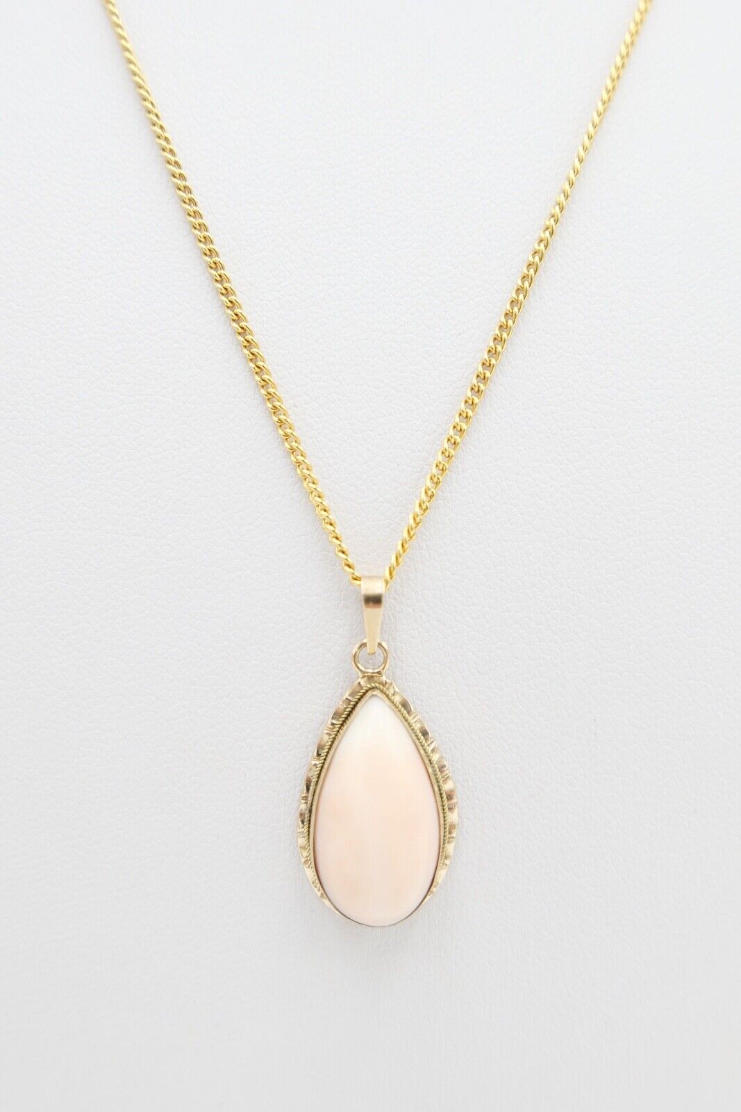 70er Jahre Anhänger Gold 750 / 18K Koralle Cabochon Schliff Engelhautkoralle - Antikhandel-Stuttgart