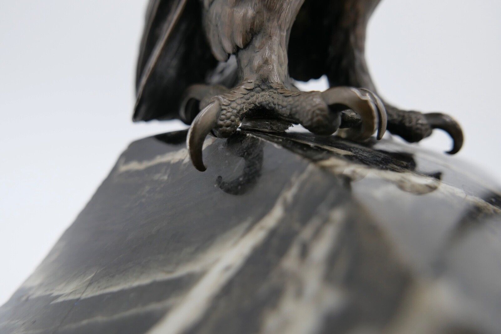 ADLER Bronze Figur bronziert Skulptur Marmor Plinthe signiert 22,7 x 14 cm - Antikhandel-Stuttgart