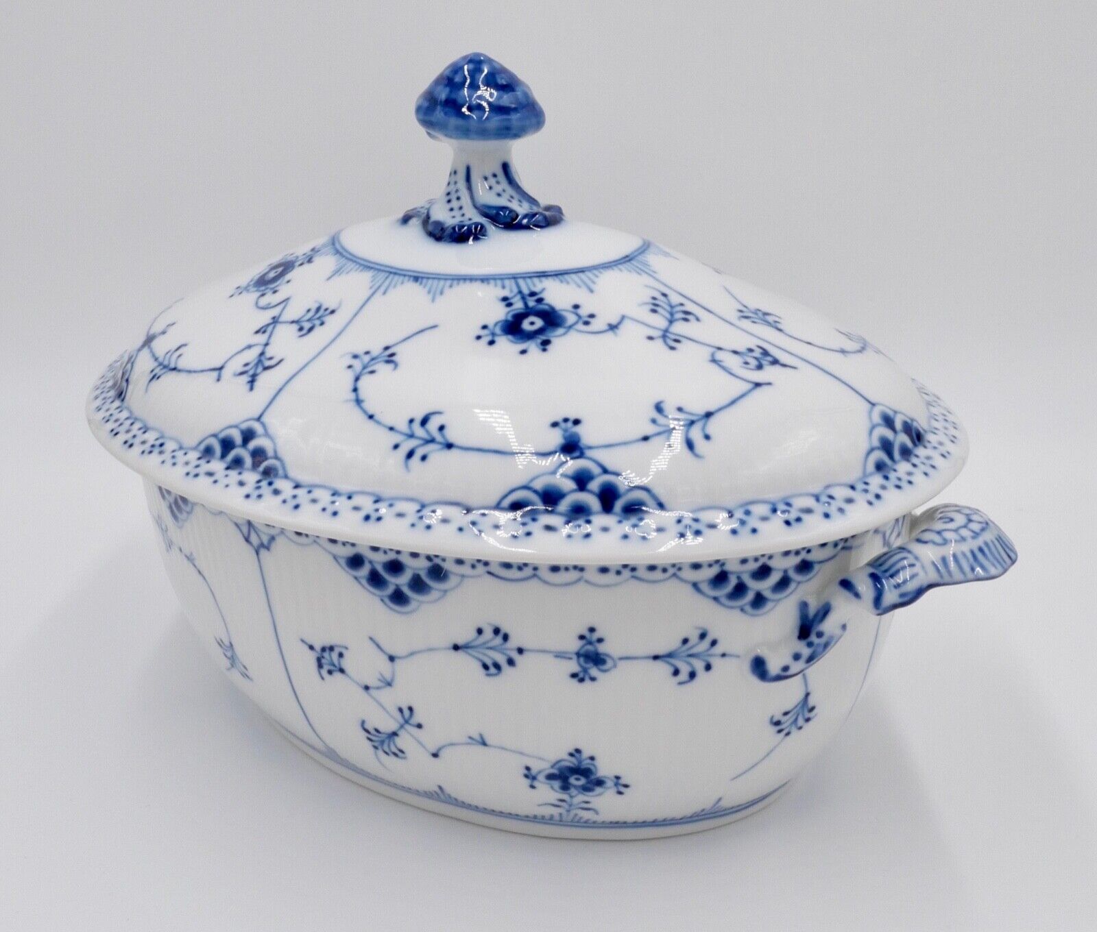 Royal Copenhagen 1. Wahl Suppenterrine Nr. 595-1109 Musselmalet halbspitze - Antikhandel-Stuttgart