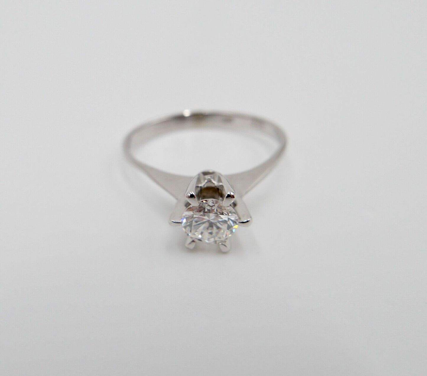 1980er klassischer Solitär Ring Weißgold Gold 585 14K Brillant 0,66 Ct Gr. 61 - Antikhandel-Stuttgart