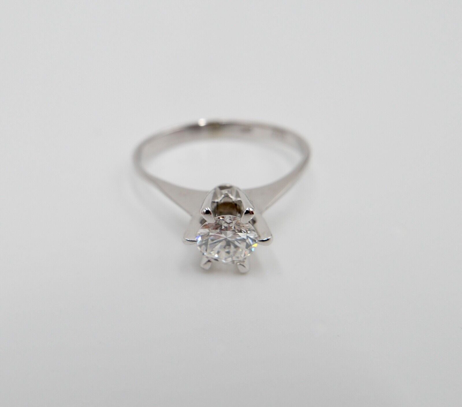 1980er klassischer Solitär Ring Weißgold Gold 585 14K Brillant 0,66 Ct Gr. 61 - Antikhandel-Stuttgart