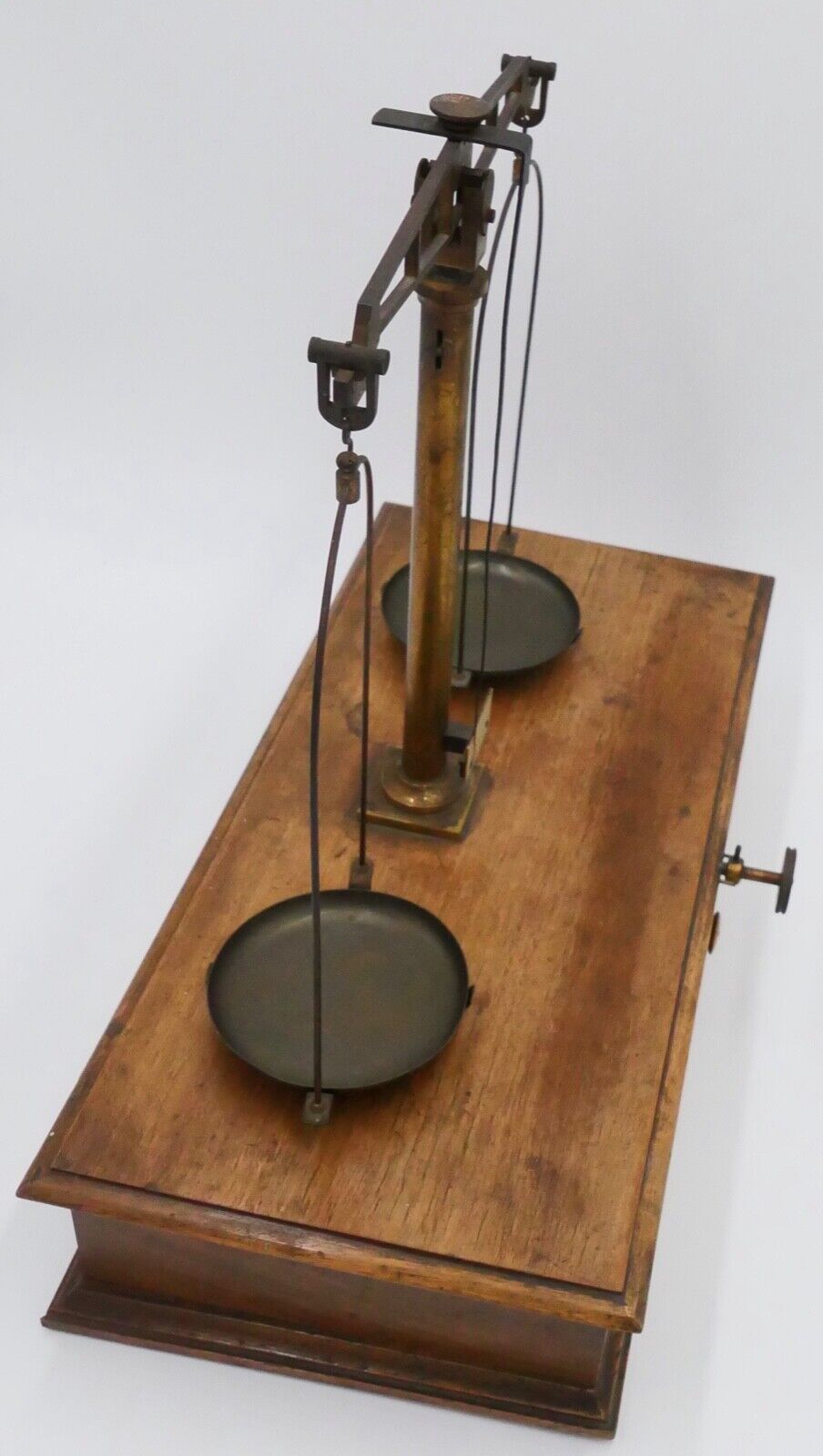 alter Holz Messing BALKENWAAGE mit Gewichtssatz Apotheker Gold Eichstempel 35cm - Antikhandel-Stuttgart