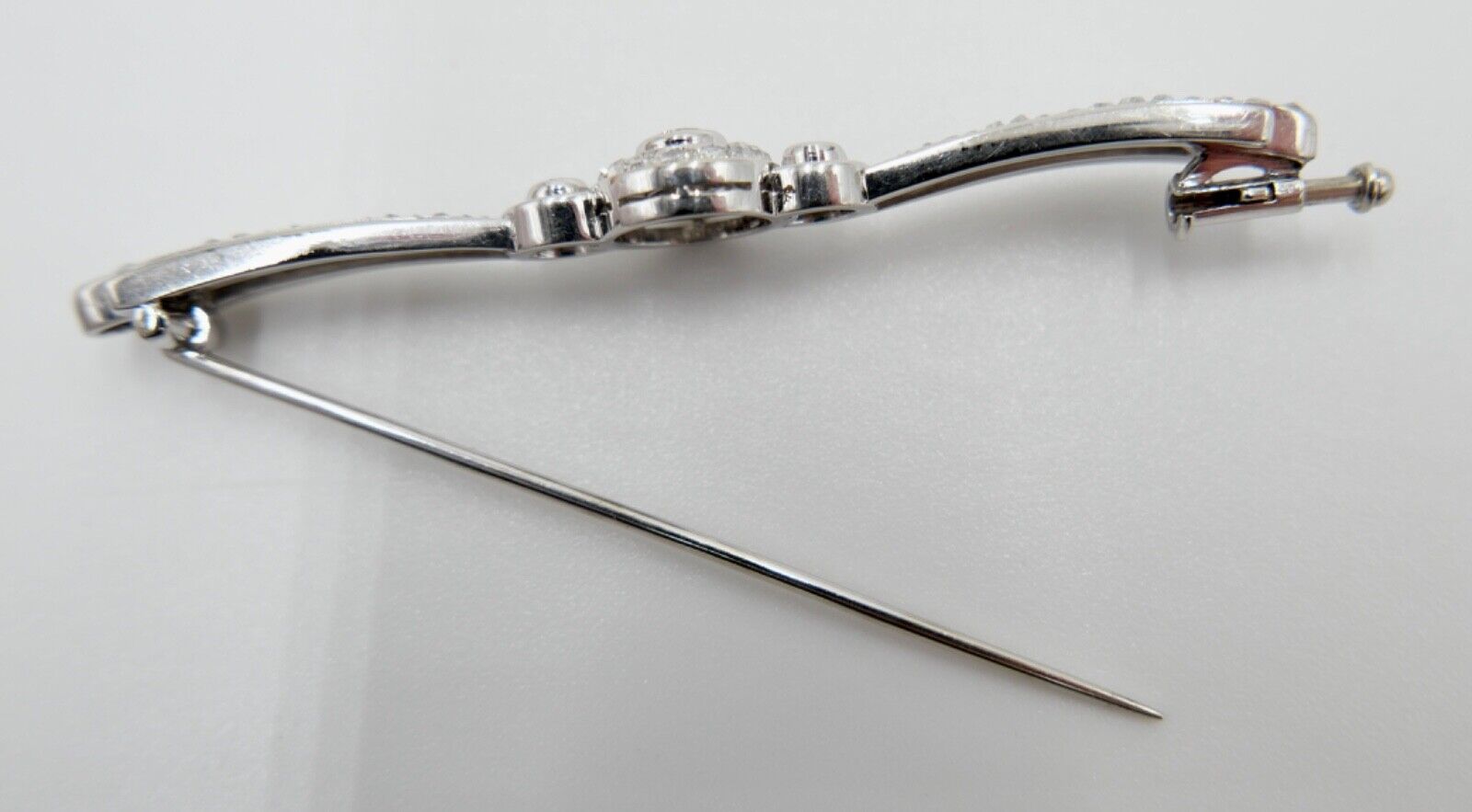 Art Deco 1930-40er Brosche Weißgold mit 49 Diamanten 1,5 Ct Stabbrosche 585 14K - Antikhandel-Stuttgart