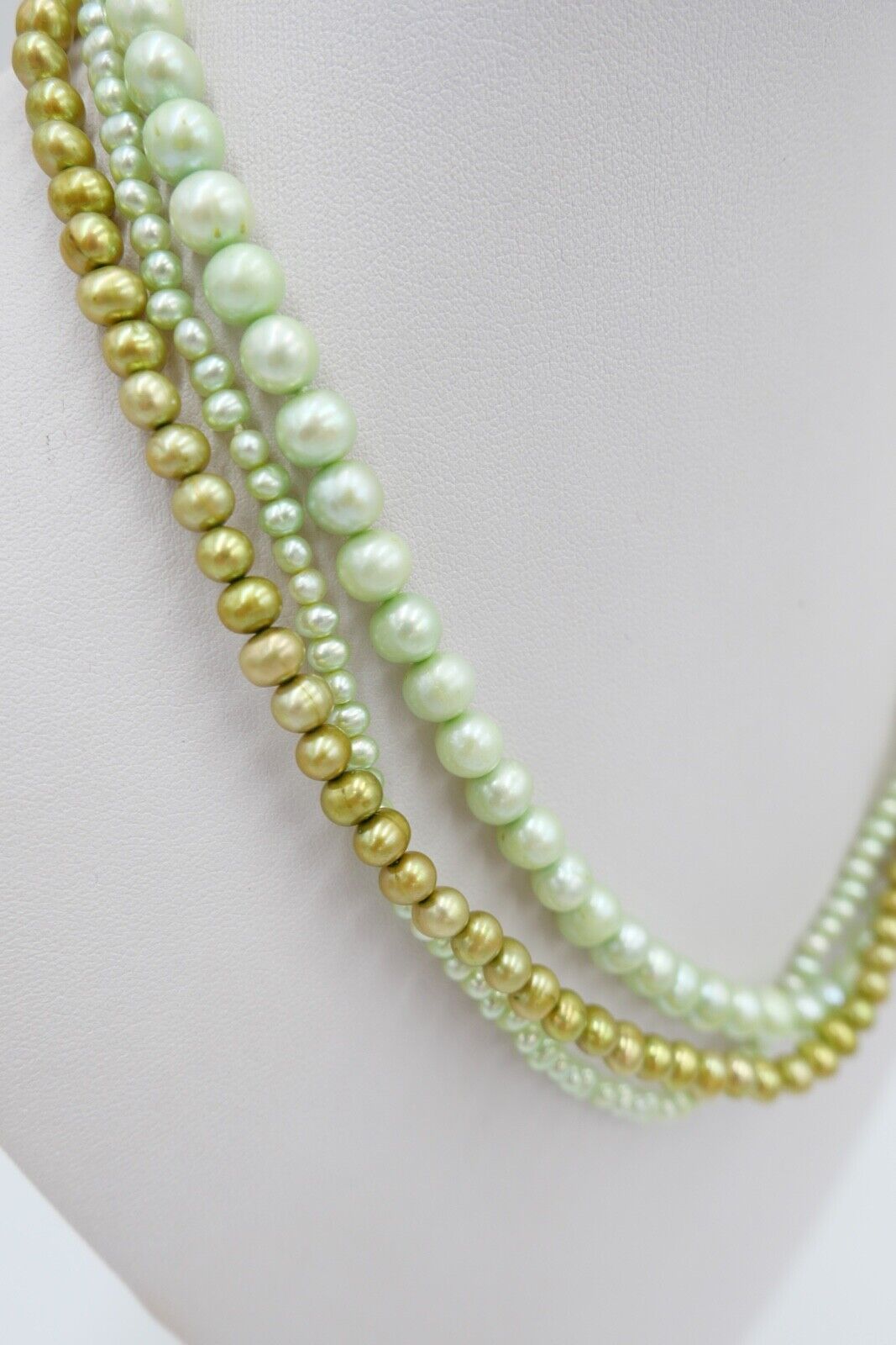 70er Jahre Perlenkette Collier Zuchtperlen grün 46 cm Gold 585 / 14K Ø 7 - 3 mm - Antikhandel-Stuttgart