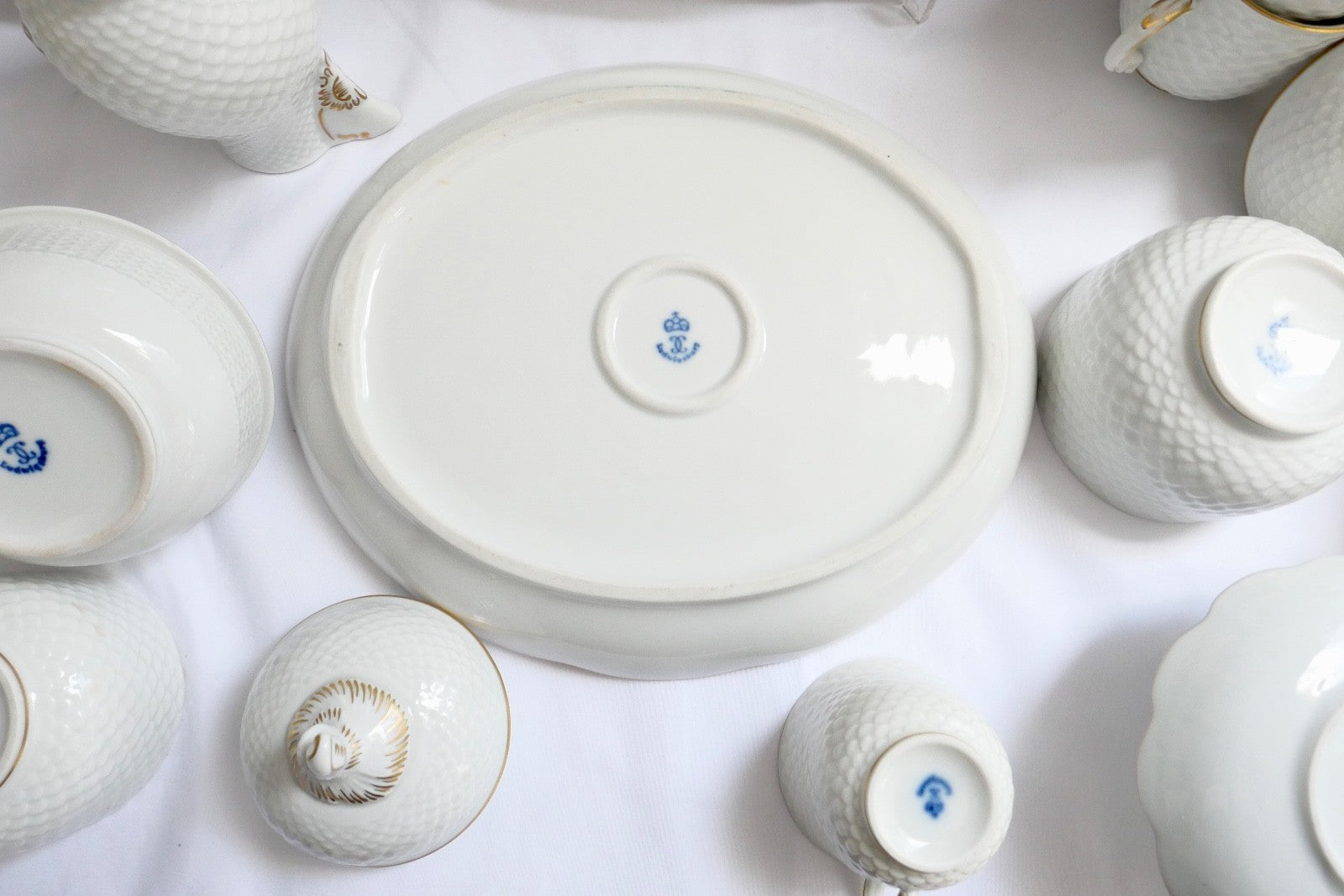 65 Tlg. Ludwigsburg Mokka / Kaffee Service weiß mit Goldrand Schuppenmuster