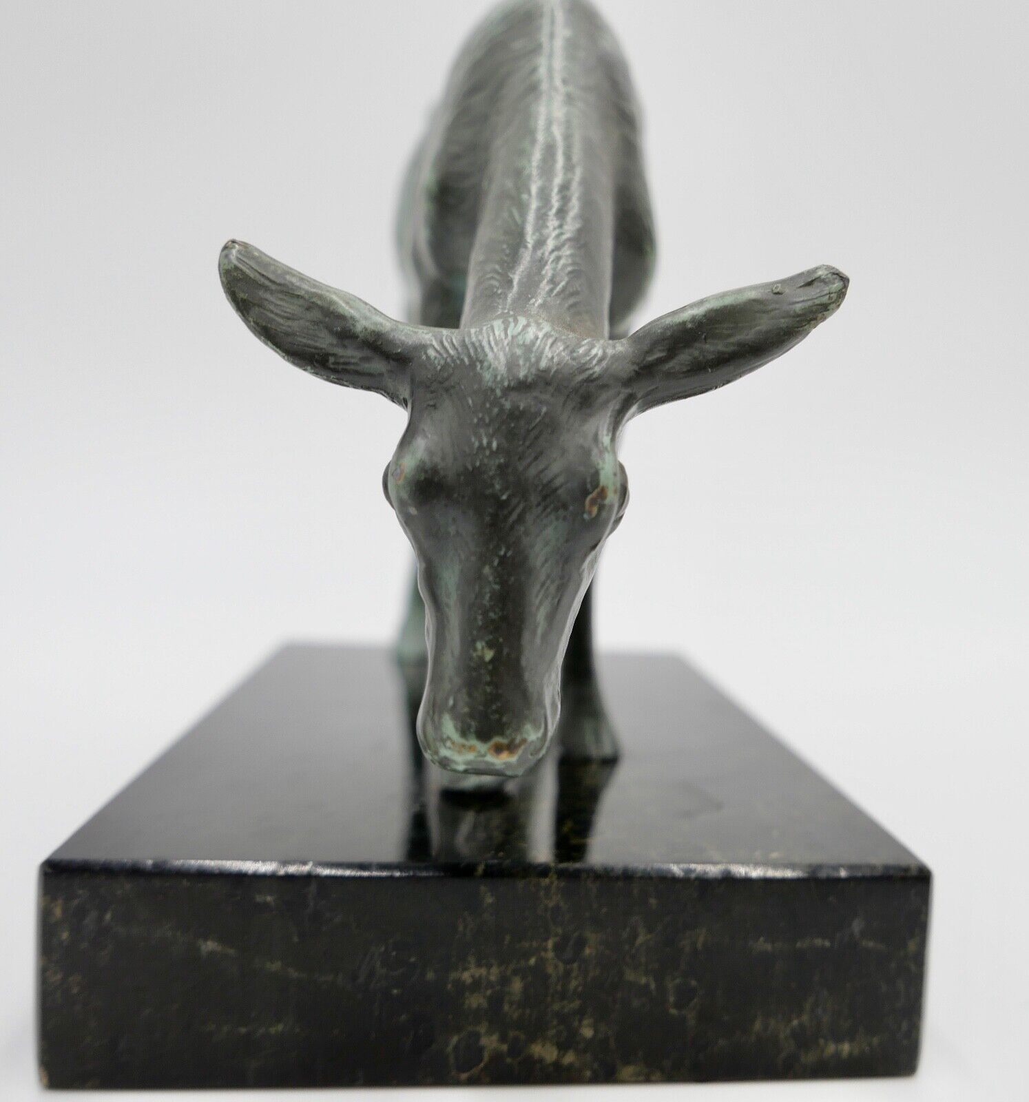 kleine Messing Figur Bronziert " Kalb / Kuh " auf Marmorsockel Skulptur - Antikhandel-Stuttgart