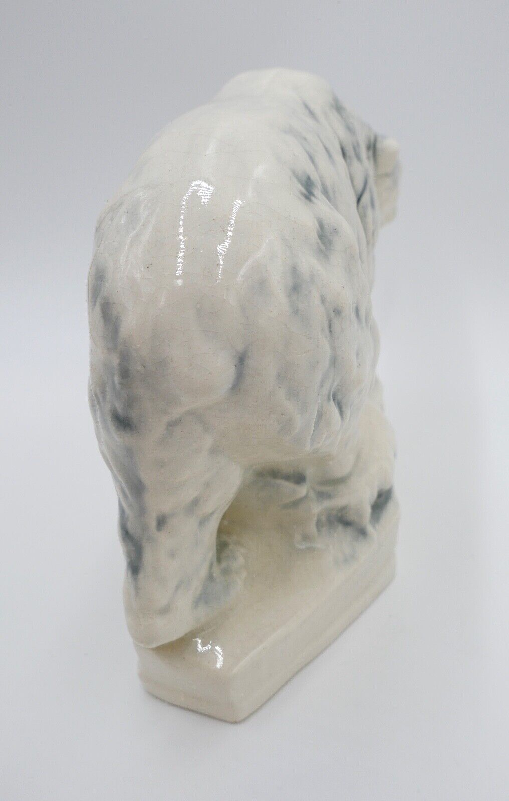 Großer alter Eisbär Polarbär auf Sockel Modell Nr. 36096 Krakelee Porzellan - Antikhandel-Stuttgart