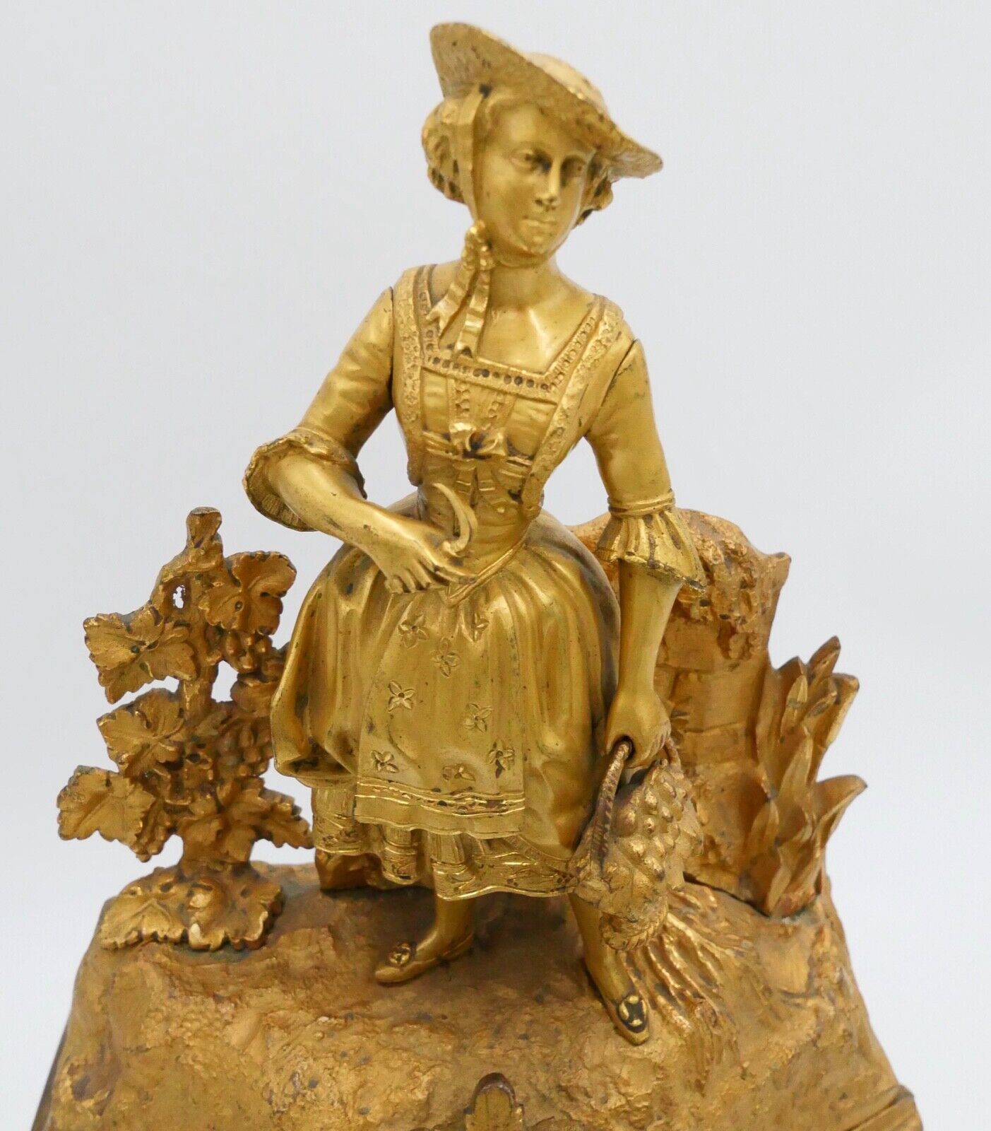 Gehäuse für Kaminuhr feuervergoldet 40 cm Höhe Weinbäuerin Messing Bronze - Antikhandel-Stuttgart