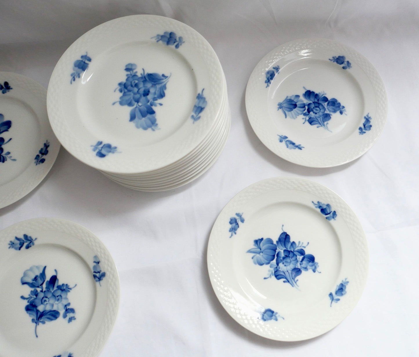 14 Stück ROYAL COPENHAGEN " Blaue Blume " Porzellan Teller 8092