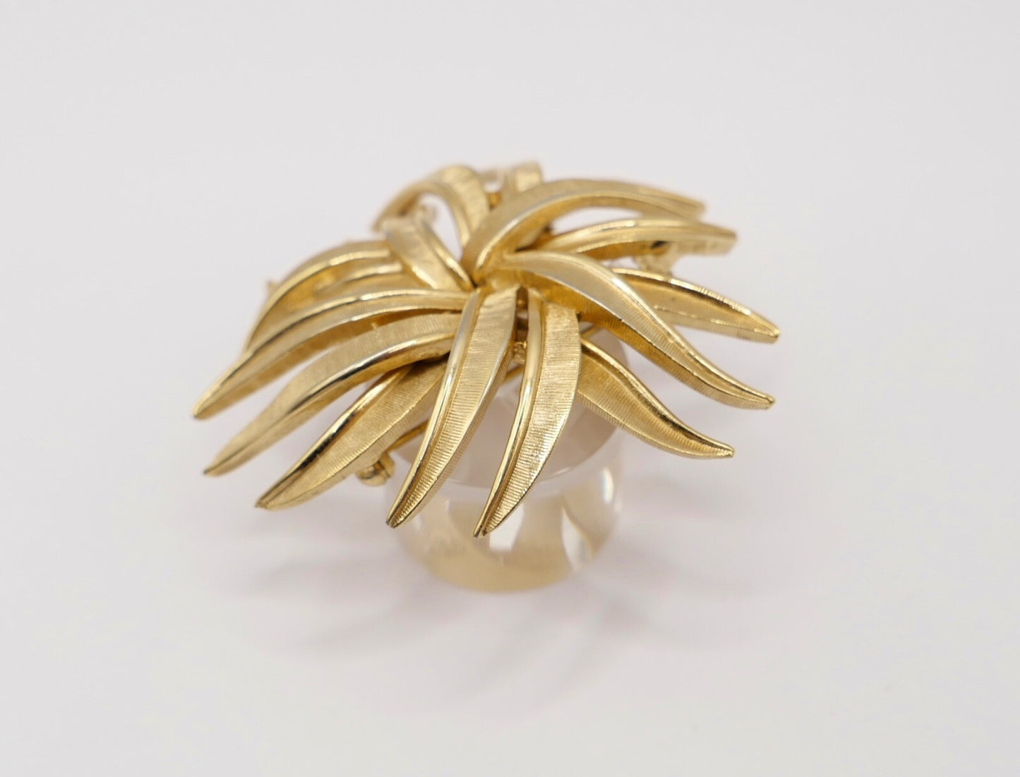 große TRIFARI Designer Blatt Brosche Damen vergoldet Floral 56mm