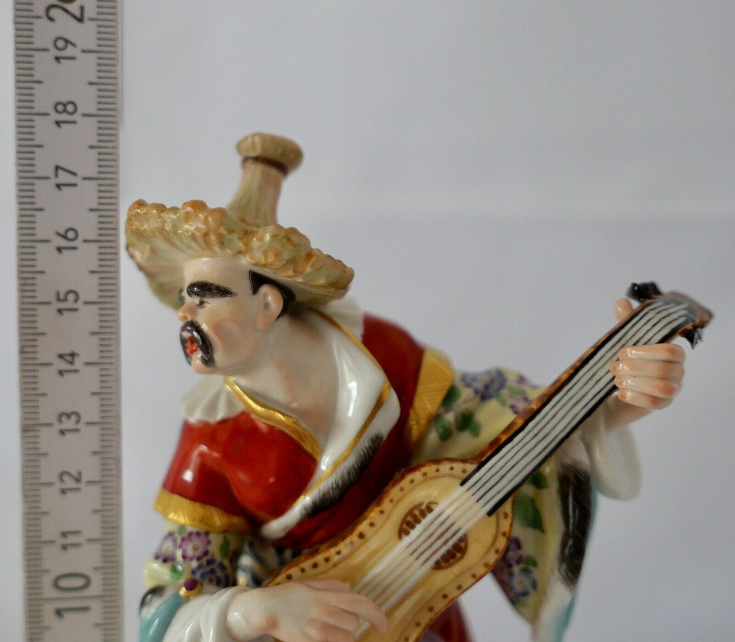 Meissen Figur 1. Wahl Malabar mit Mandoline 18,5 cm F.E. Meyer 1569 67035 - Antikhandel-Stuttgart