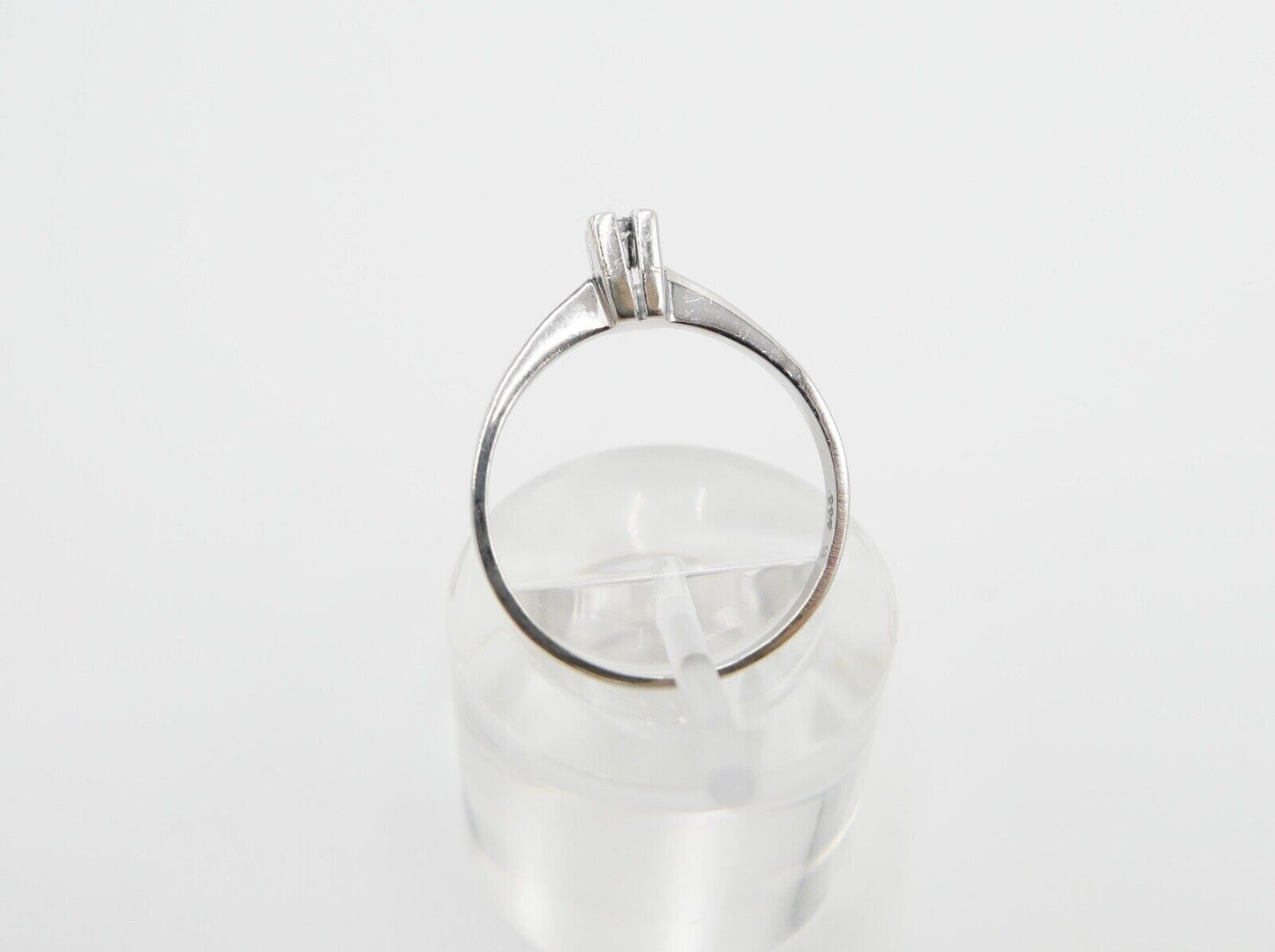 70er Jahre Solitär Ring Weißgold 333 / 8K Brillant 0,03 Ct F / VVS Gr. 57 - Antikhandel-Stuttgart