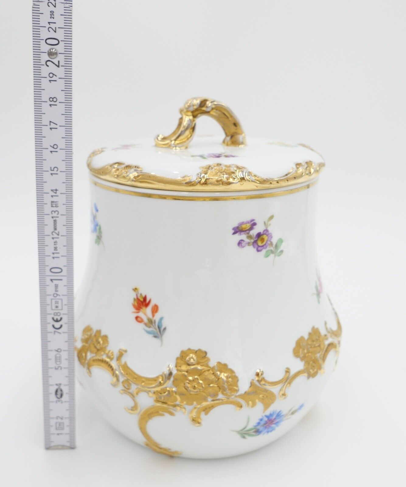 Meissen 1. Wahl Prunk Bonboniere Keksdose Deckeldose Goldrand Streublümchen Gold - Antikhandel-Stuttgart