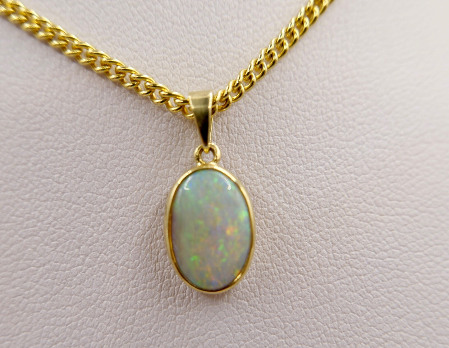 kleiner Anhänger 750 / 18K Gold Gelbgold mit Opal