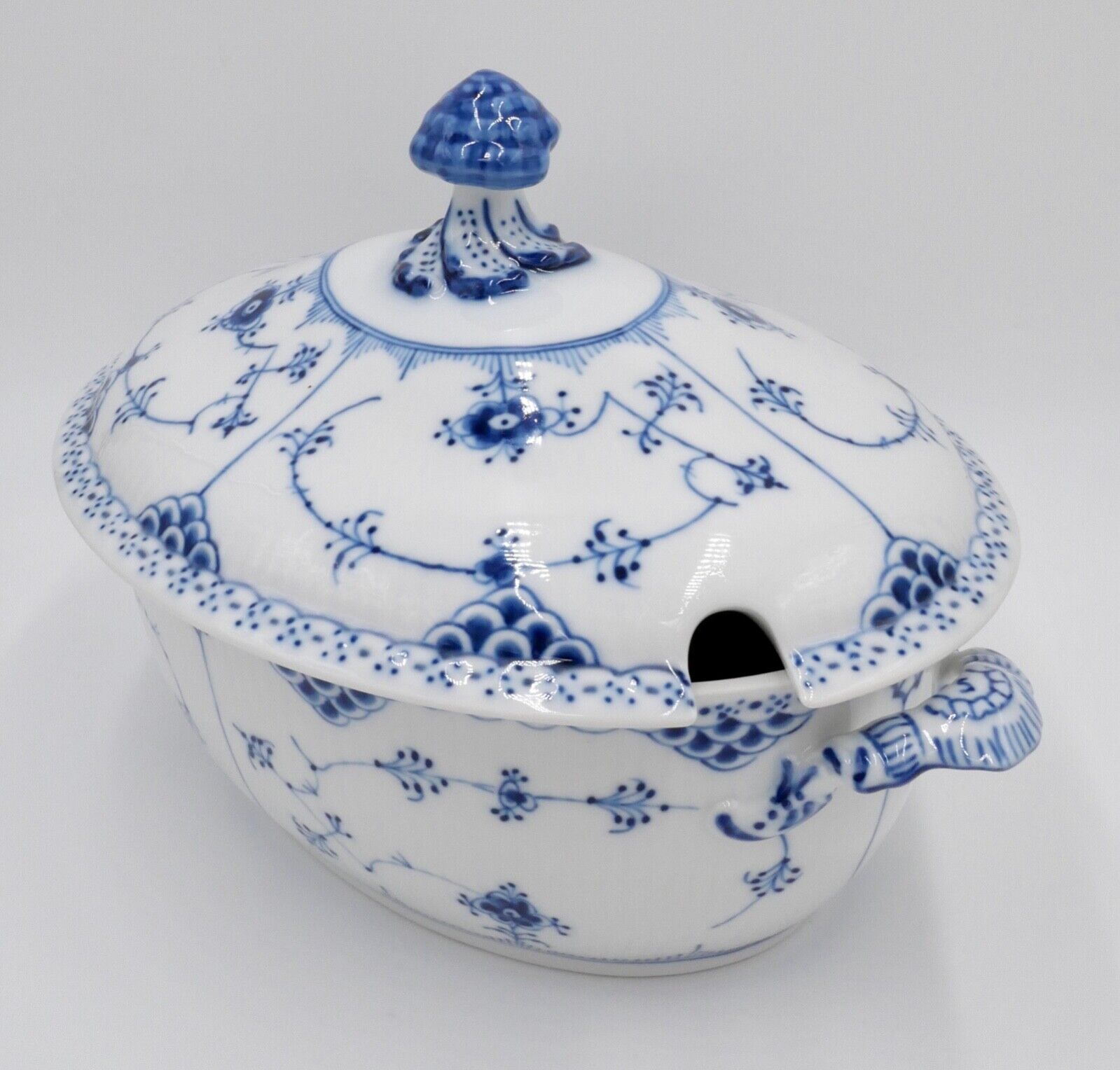 Royal Copenhagen 1. Wahl Suppenterrine Nr. 595-1109 Musselmalet halbspitze - Antikhandel-Stuttgart