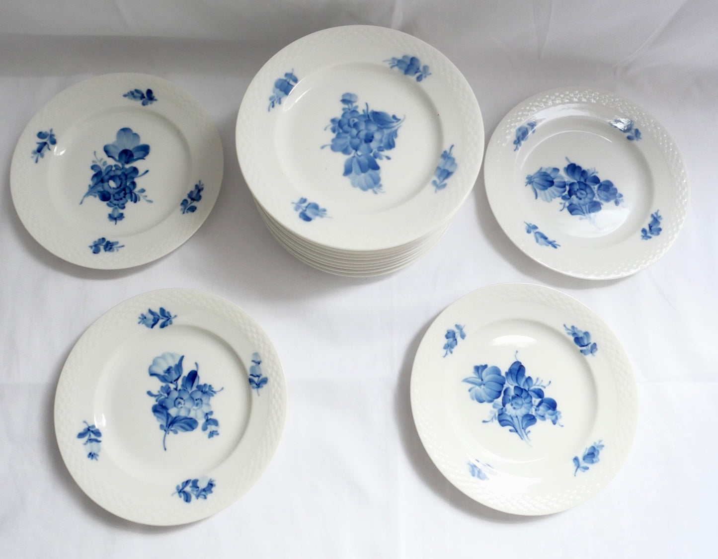 14 Stück ROYAL COPENHAGEN " Blaue Blume " Porzellan Teller 8092