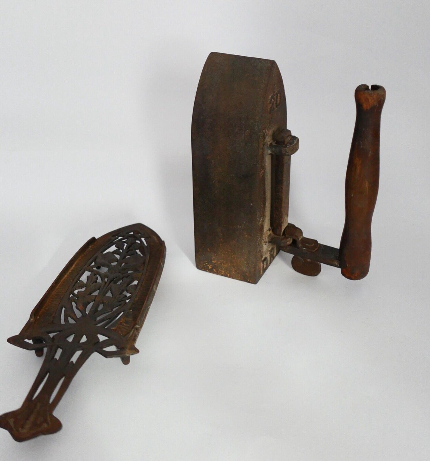 DRP 20er Gewicht altes Bügeleisen Bolzeneisen mit Untersetzer Gusseisen - Antikhandel-Stuttgart