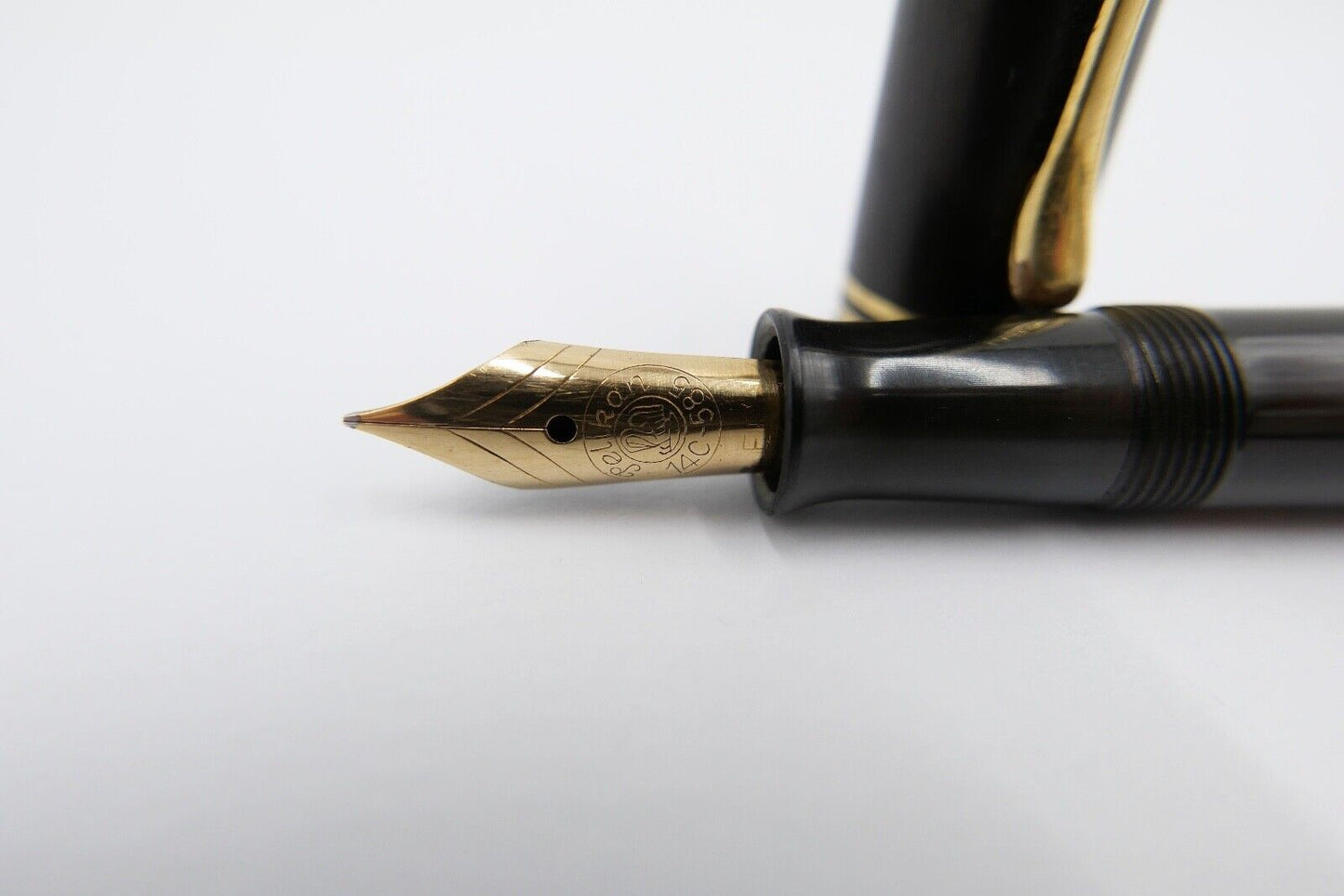 30er PELIKAN 100 Kolbenfüller Füller 585 14Ct Gold Feder EF grün schwarz - Antikhandel-Stuttgart