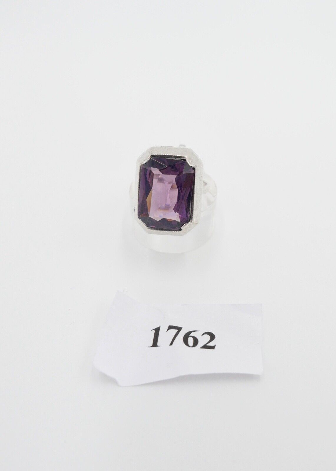 50er Jahre Damenring 835 Silber Gr. 54 mit lila Glasstein - Antikhandel-Stuttgart