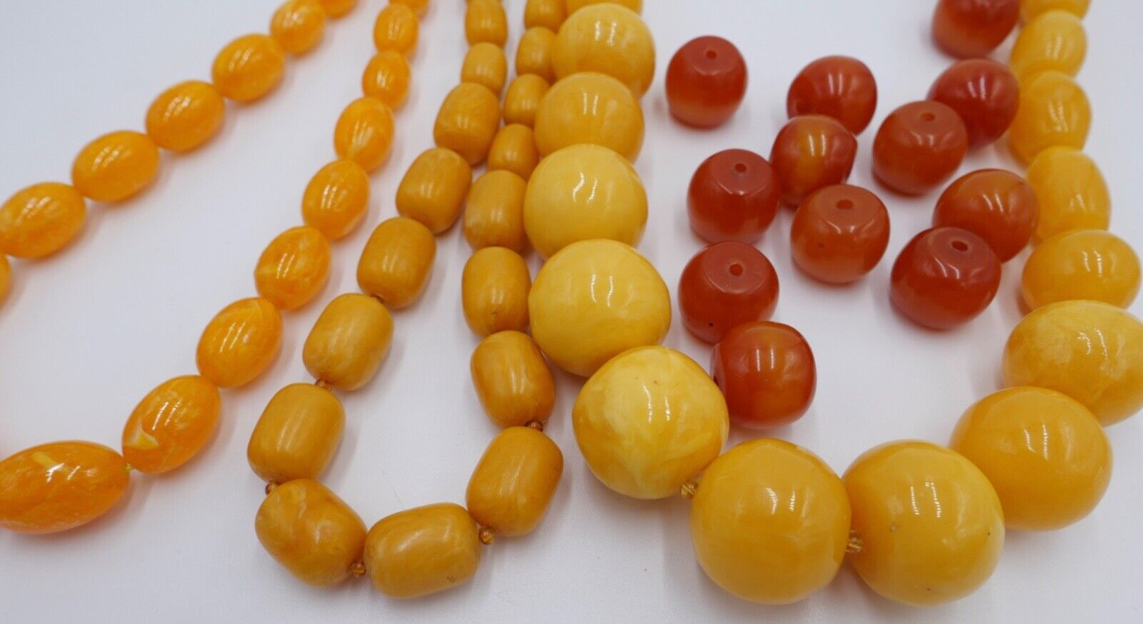 Bernstein Imitat / Plastik Kunstoff Konvolut Schmuck Kette 393 Gramm - Antikhandel-Stuttgart